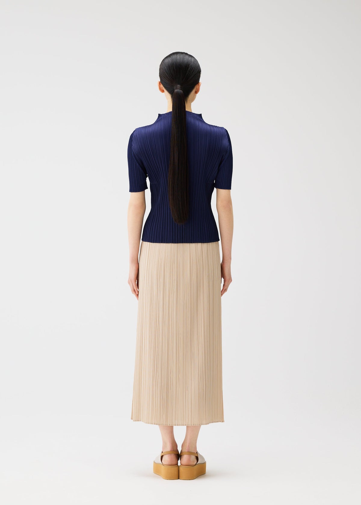A model wears the Pleats Please Issey Miyake MONTHLY COLORS MAY shirt.