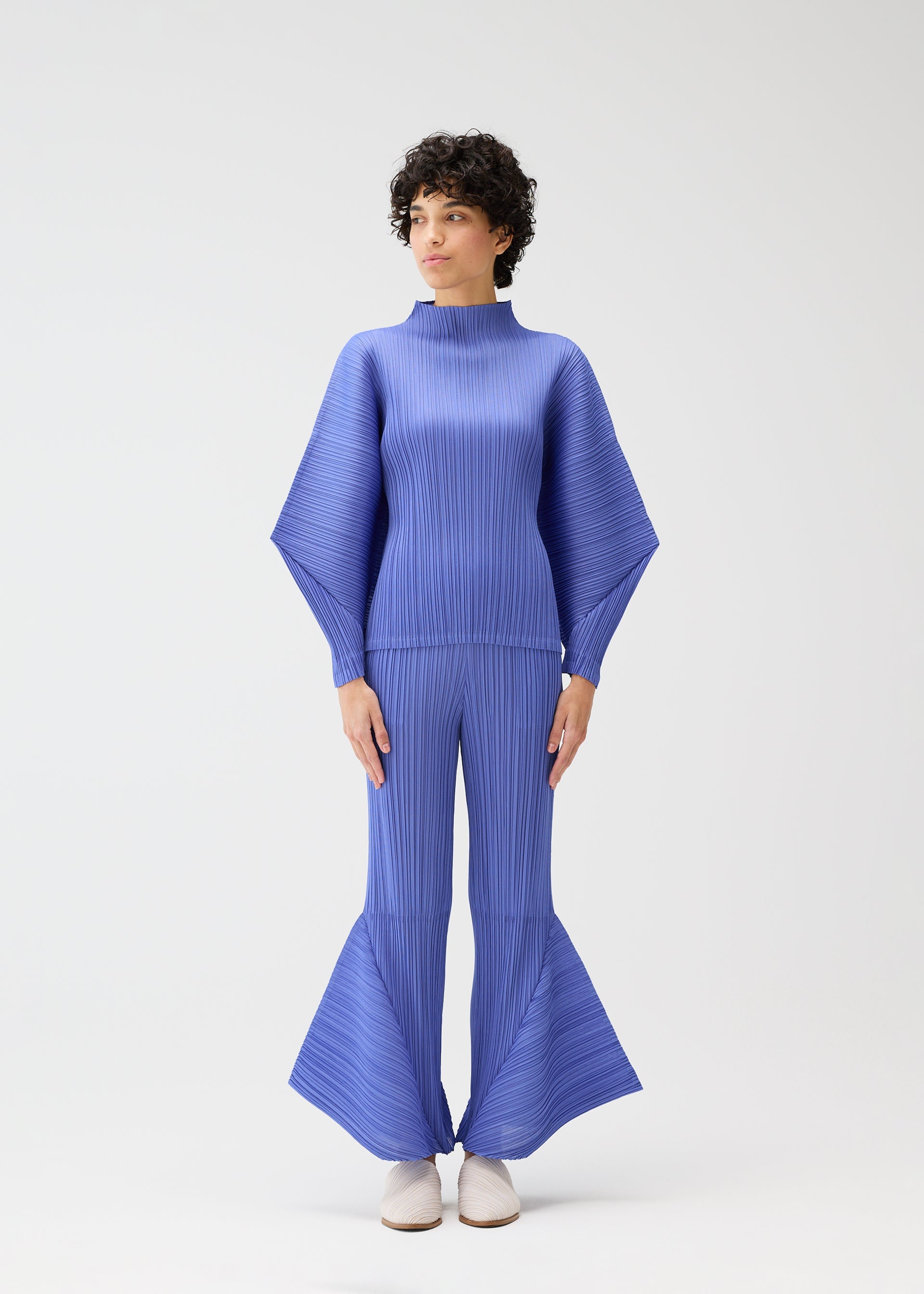SKYLINE Top Steel Blue – ISSEY MIYAKE EU