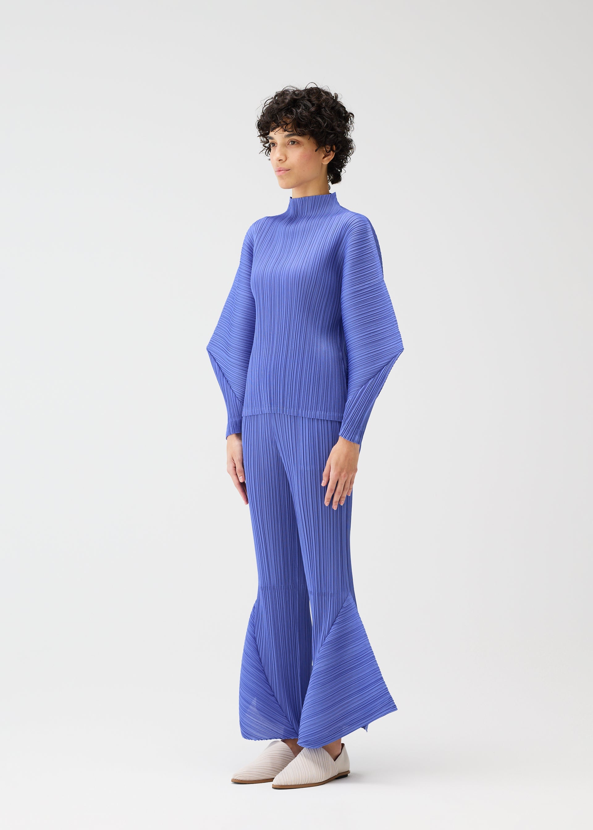 SKYLINE Top Steel Blue – ISSEY MIYAKE EU