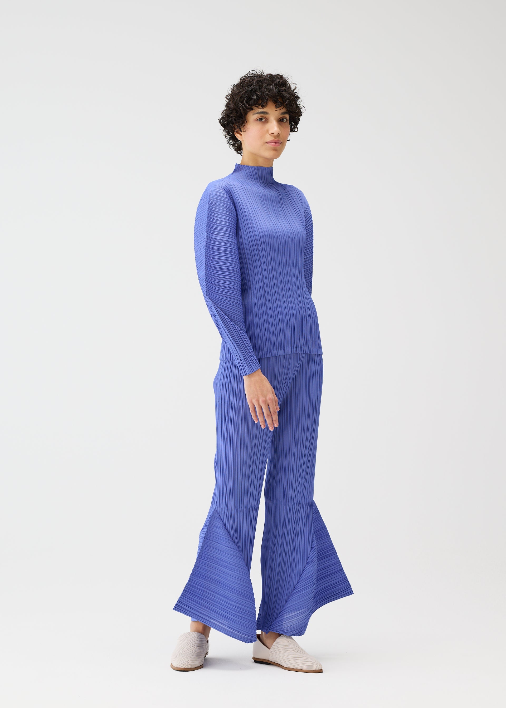 SKYLINE Top Steel Blue – ISSEY MIYAKE EU