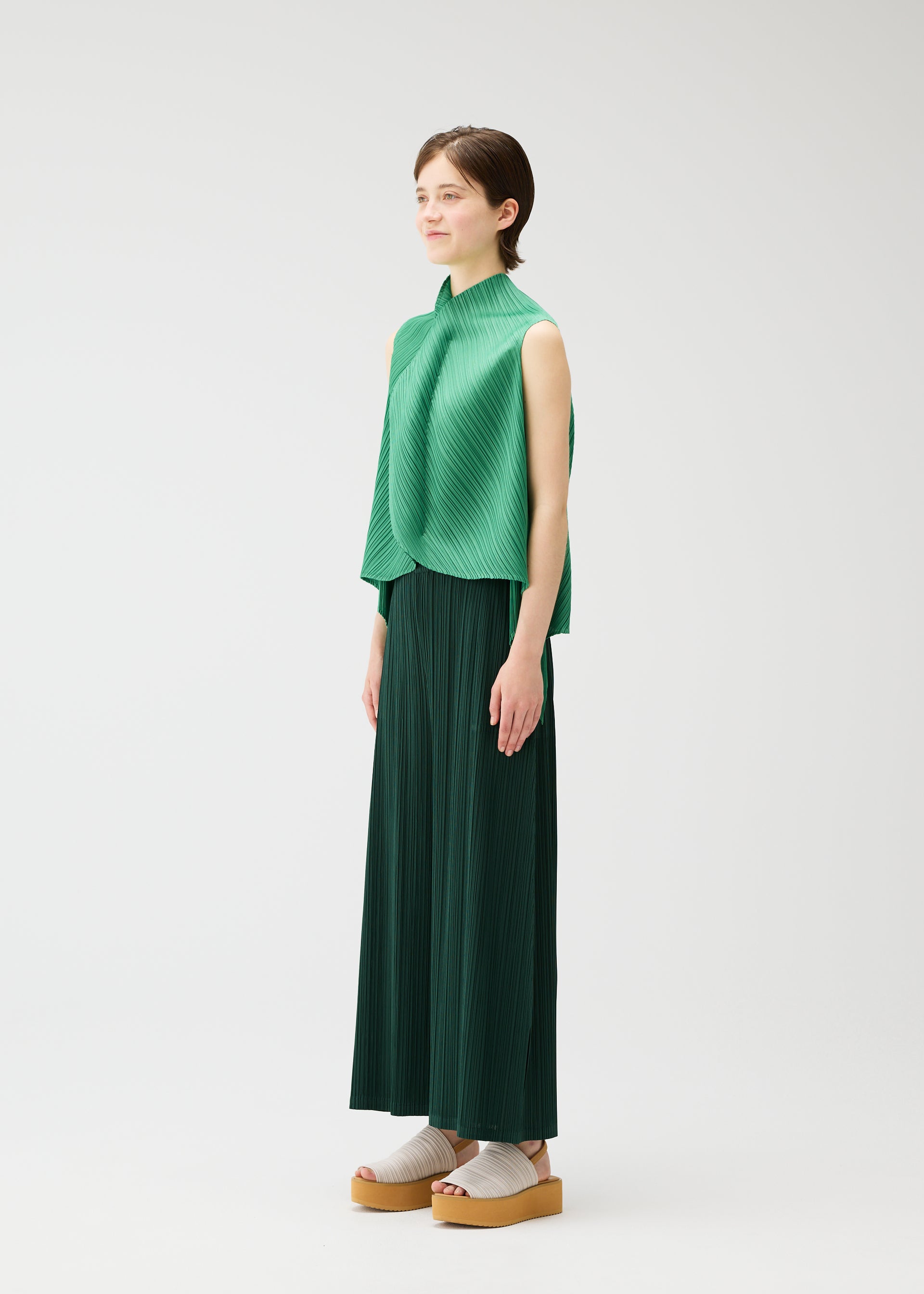 LEAF Top Dark Green – ISSEY MIYAKE EU