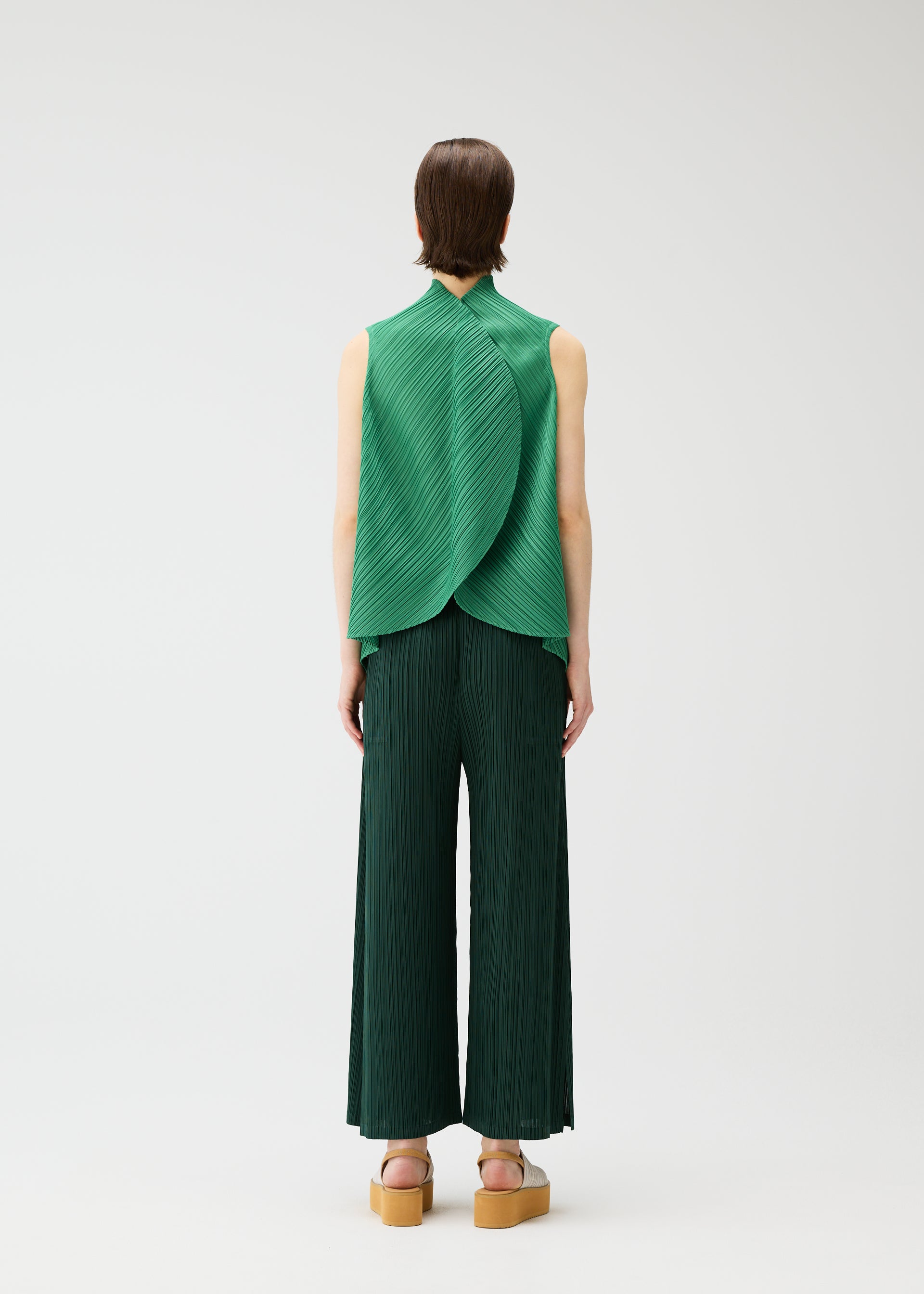 LEAF Top Grass Green – ISSEY MIYAKE EU
