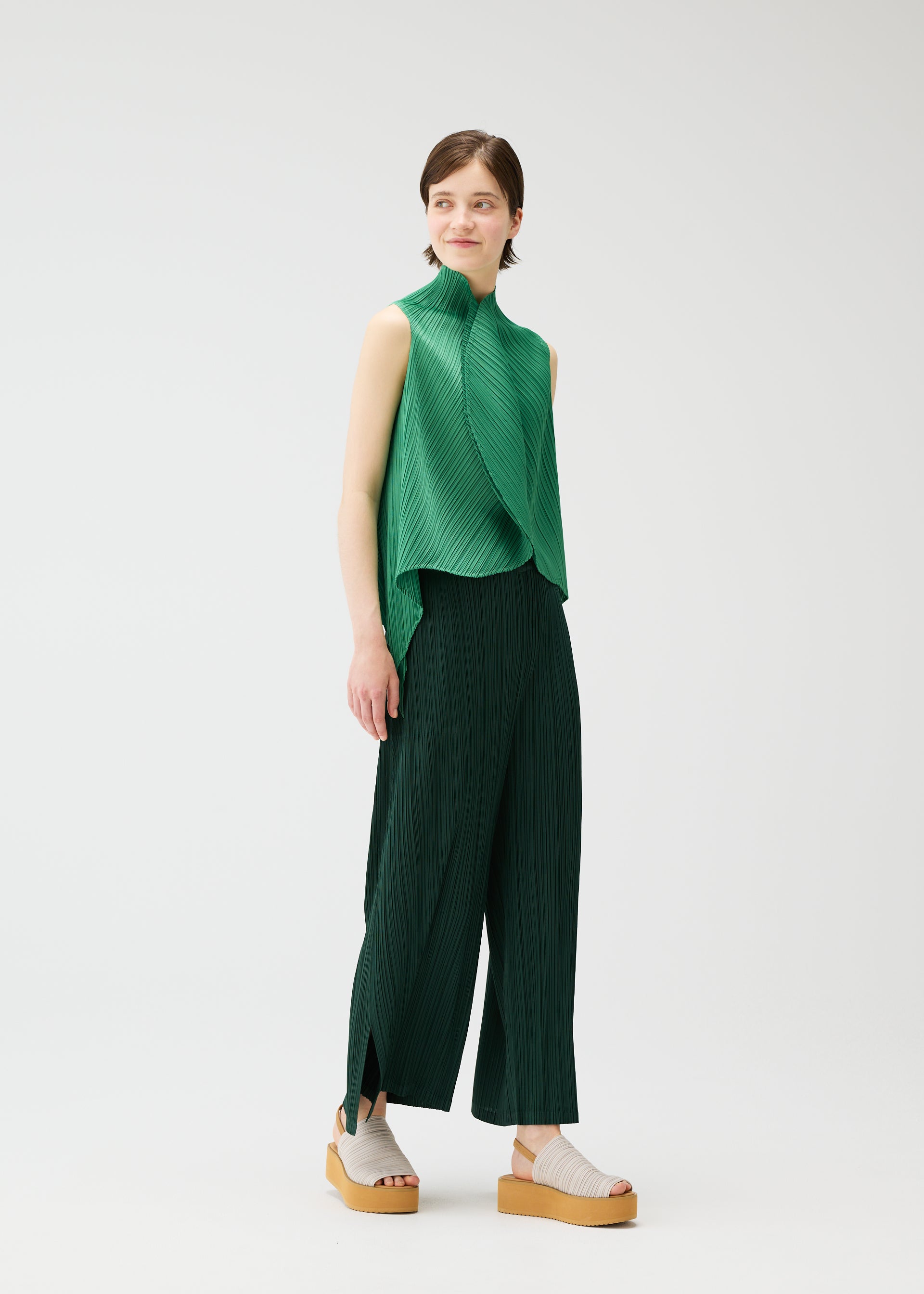 LEAF Top Dark Green – ISSEY MIYAKE EU