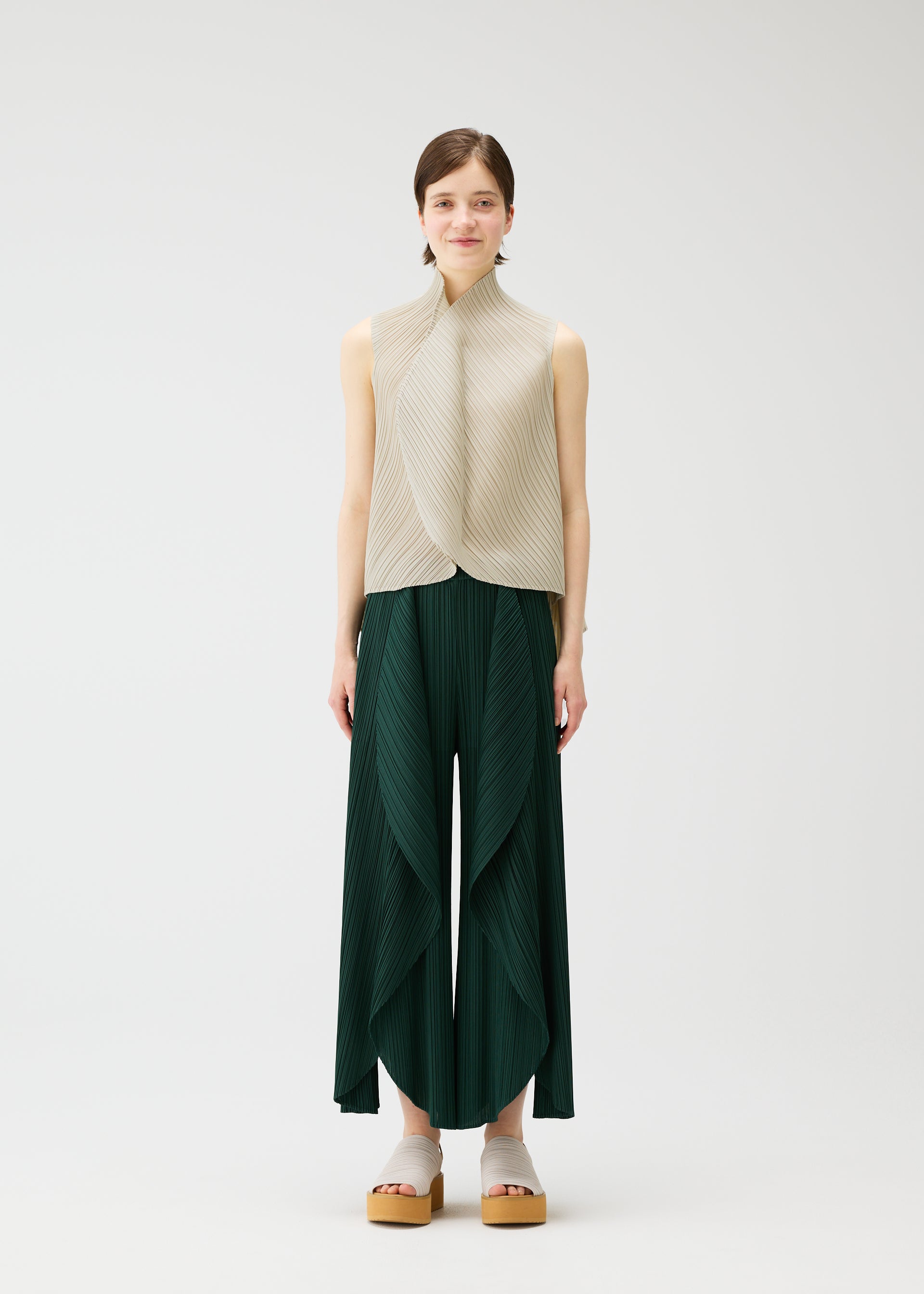LEAF Top Dark Green – ISSEY MIYAKE EU