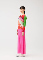 A model wears the PLEATS PLEASE ISSEY MIYAKE CITY COLLAGE prêt à porter.