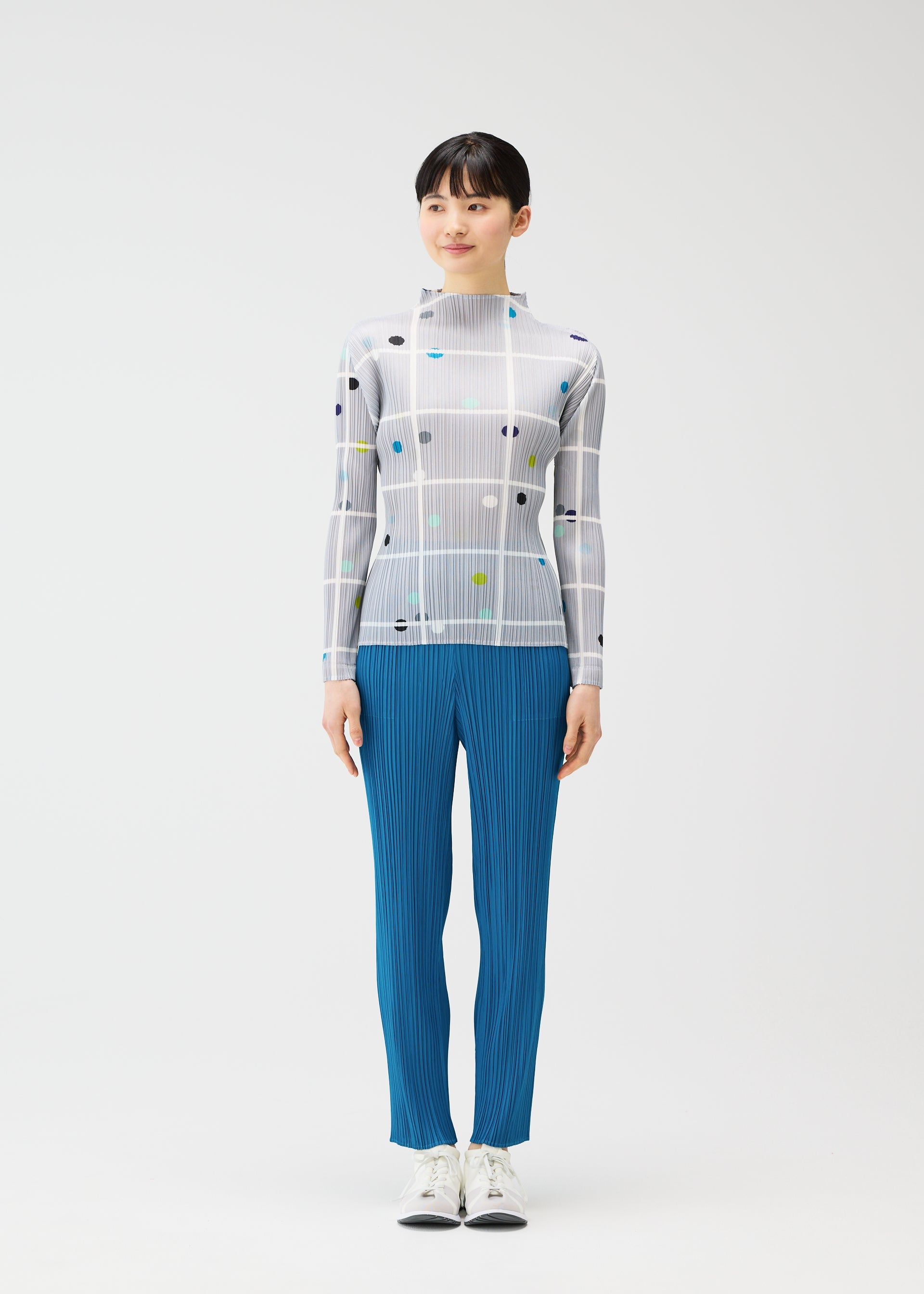 A model wears the PLEATS PLEASE ISSEY MIYAKE CROSSING DOTS prêt à porter.
