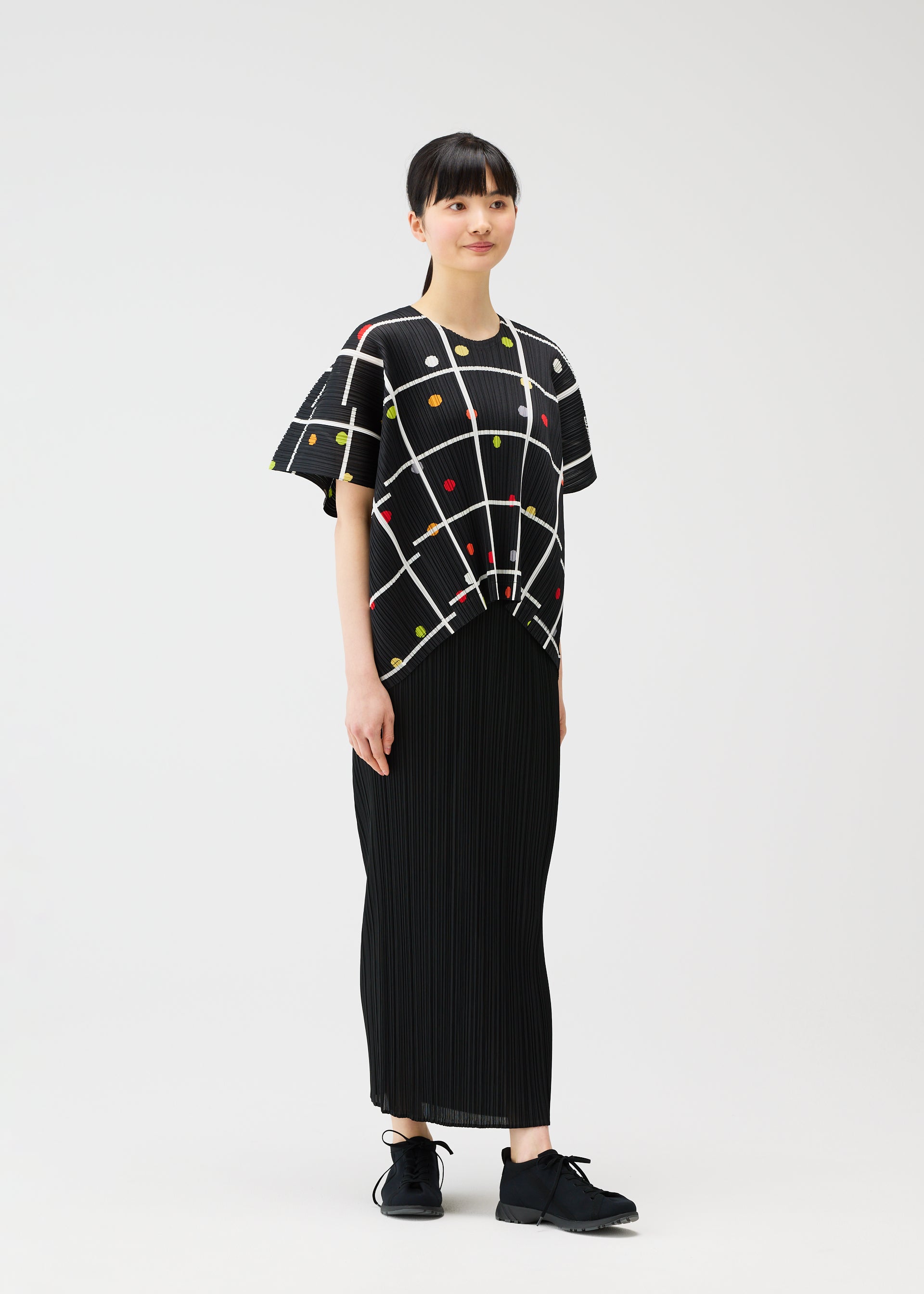 CROSSING DOTS Top Black – ISSEY MIYAKE EU
