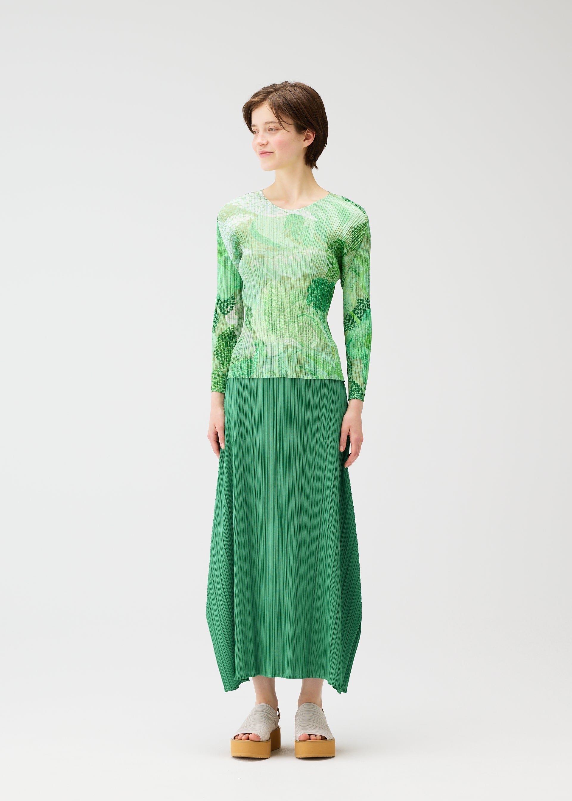 FOGGY FOREST Top Grass Green – ISSEY MIYAKE EU