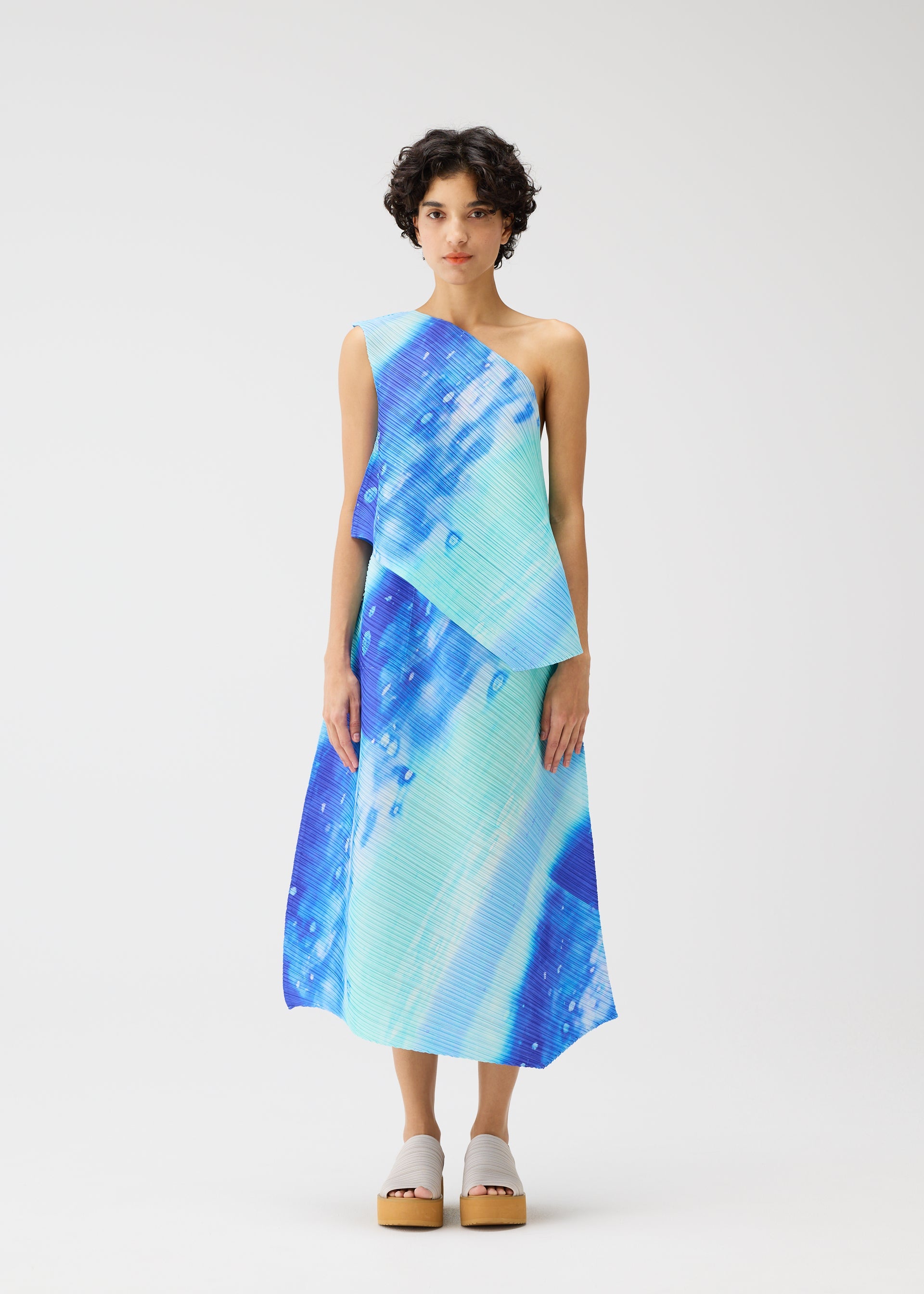 PLEATS PLEASE TOPS – ISSEY MIYAKE EU