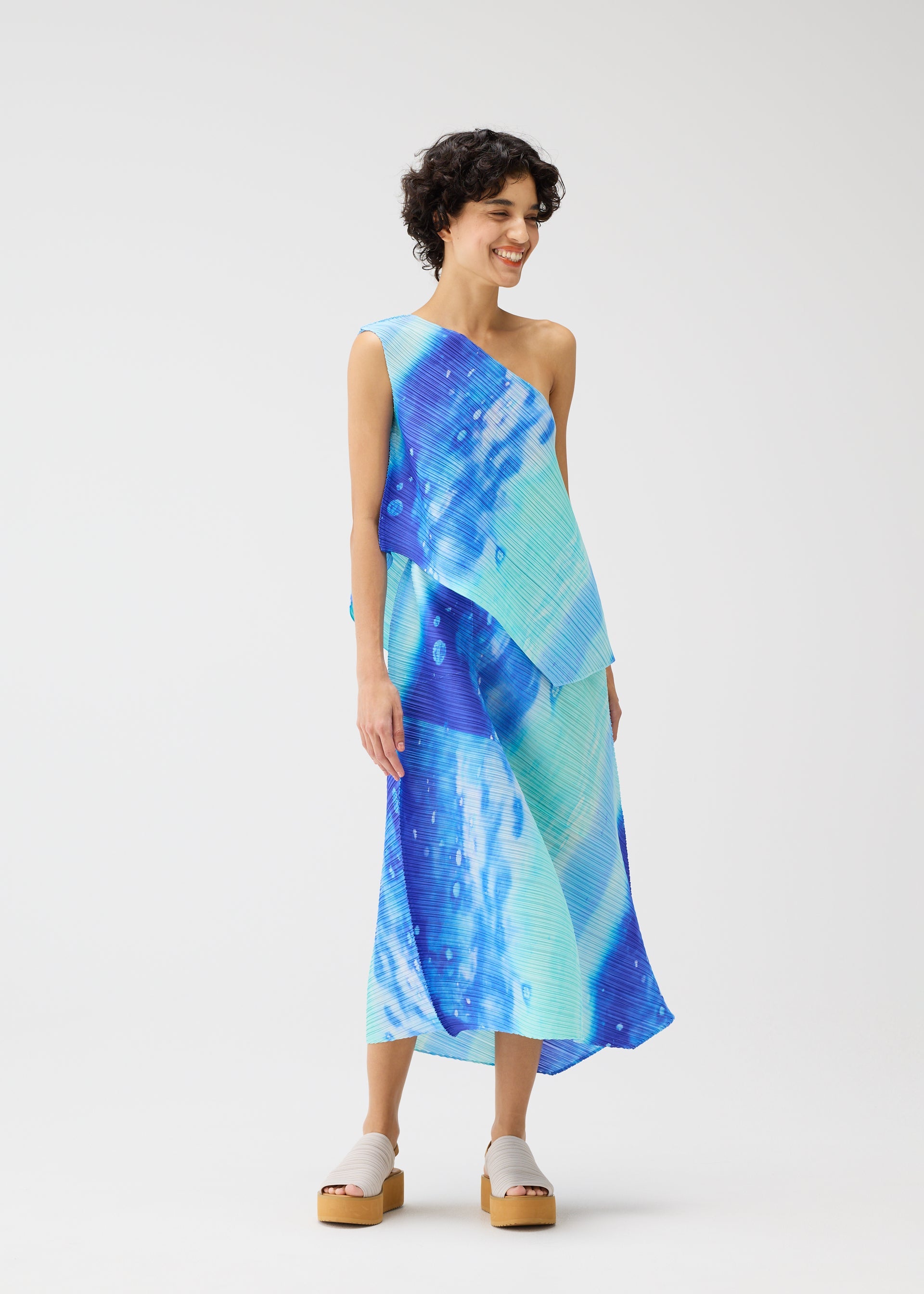 SEA BUBBLE One-shoulder Top Blue – ISSEY MIYAKE EU
