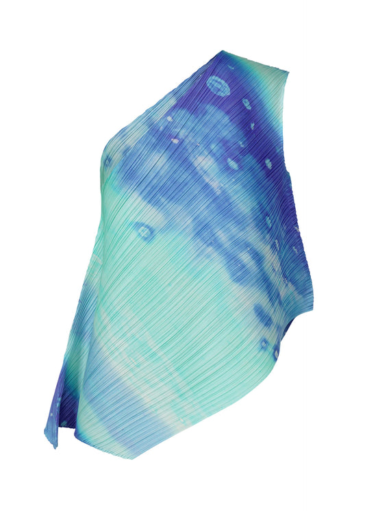 A detail shot of the Pleats Please Issey Miyake SEA BUBBLE shirt.