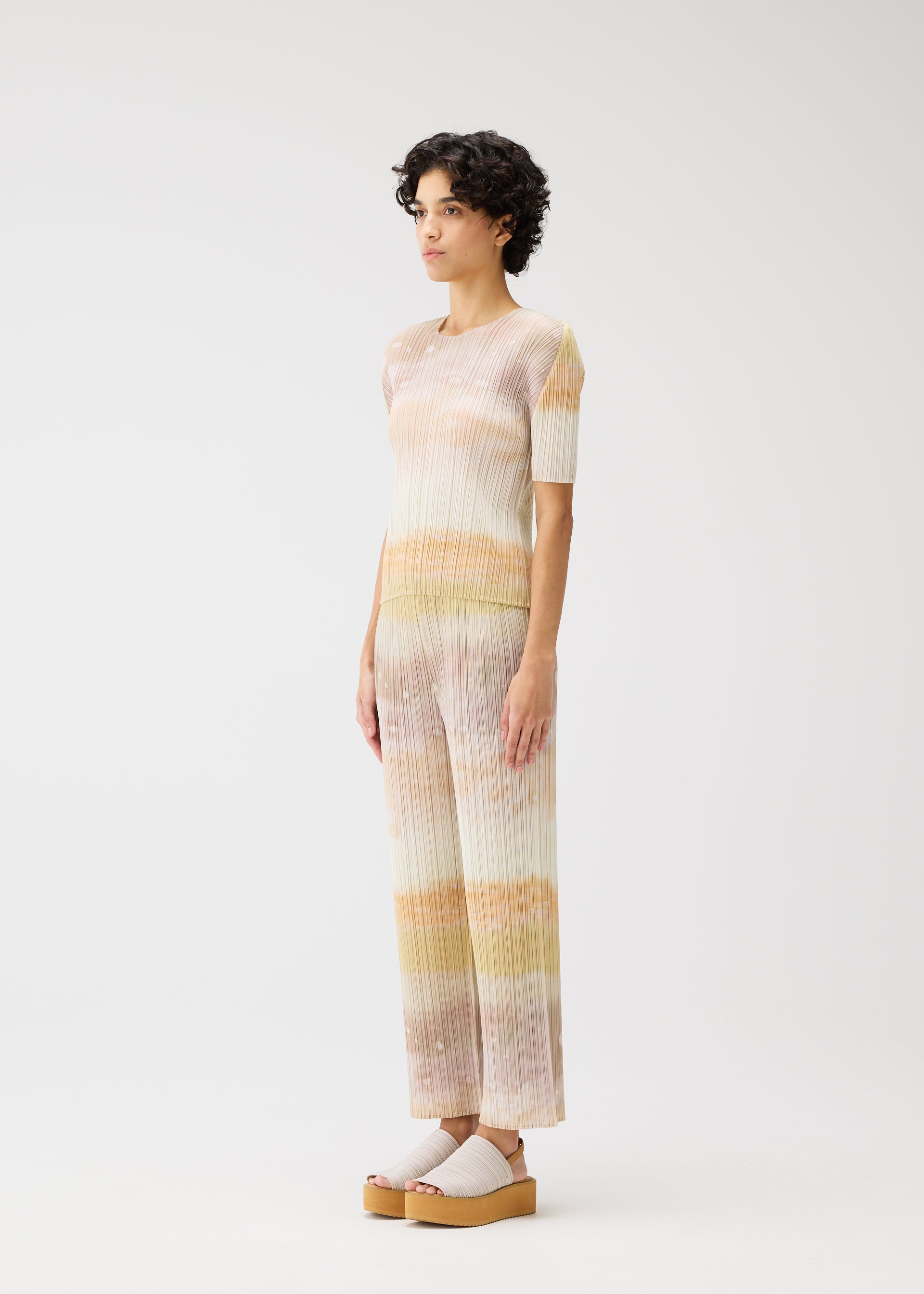 SEA BUBBLE Top Greige – ISSEY MIYAKE EU