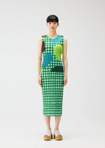 A model wears the PLEATS PLEASE ISSEY MIYAKE MARKET market-shirt-special-color-1.