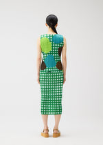 A model wears the PLEATS PLEASE ISSEY MIYAKE MARKET market-shirt-special-color-1.