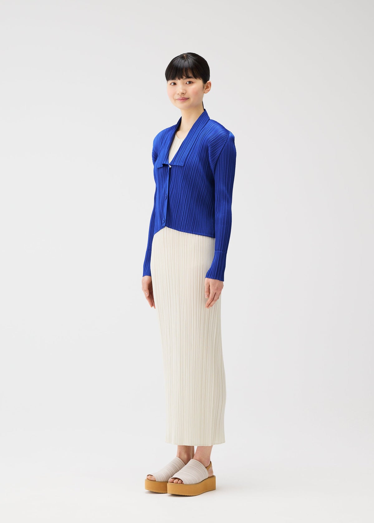 A model wears the Pleats Please Issey Miyake MONTHLY COLORS MAY cardigan.