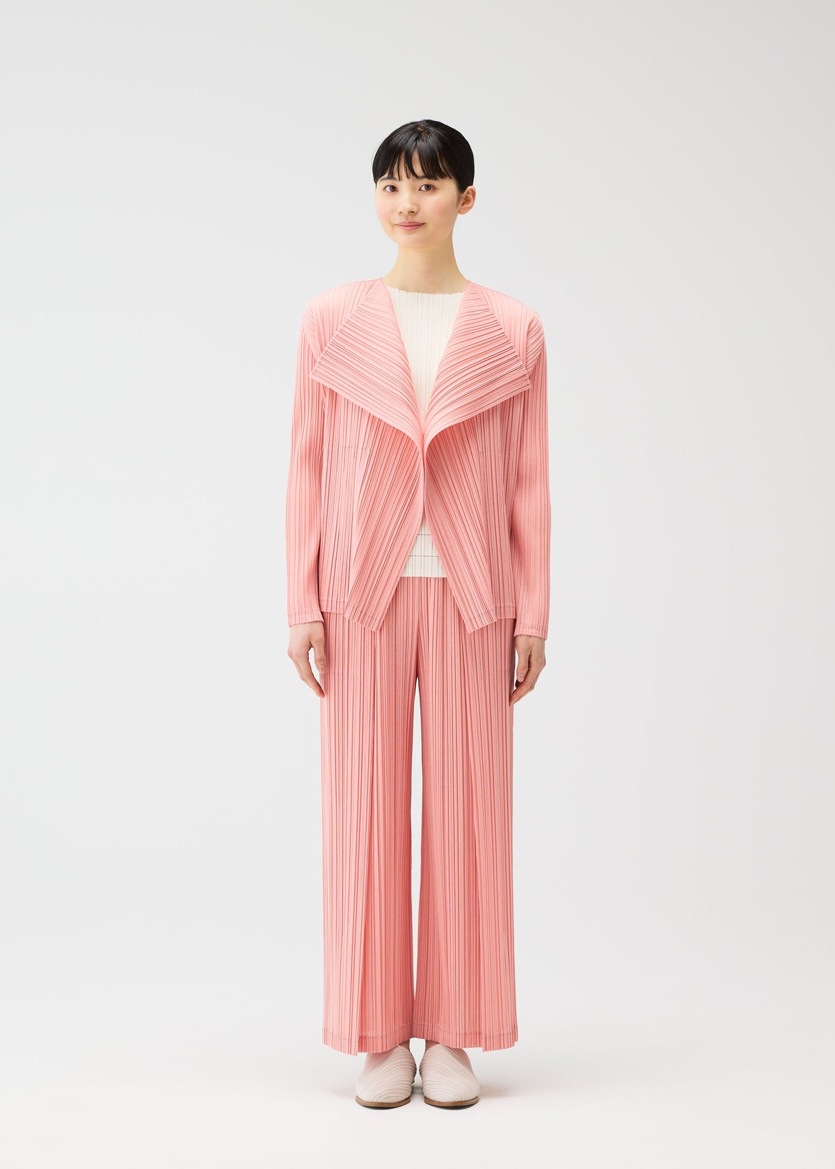 A model wears the Pleats Please Issey Miyake RAMIE PLEATS prêt à porter.