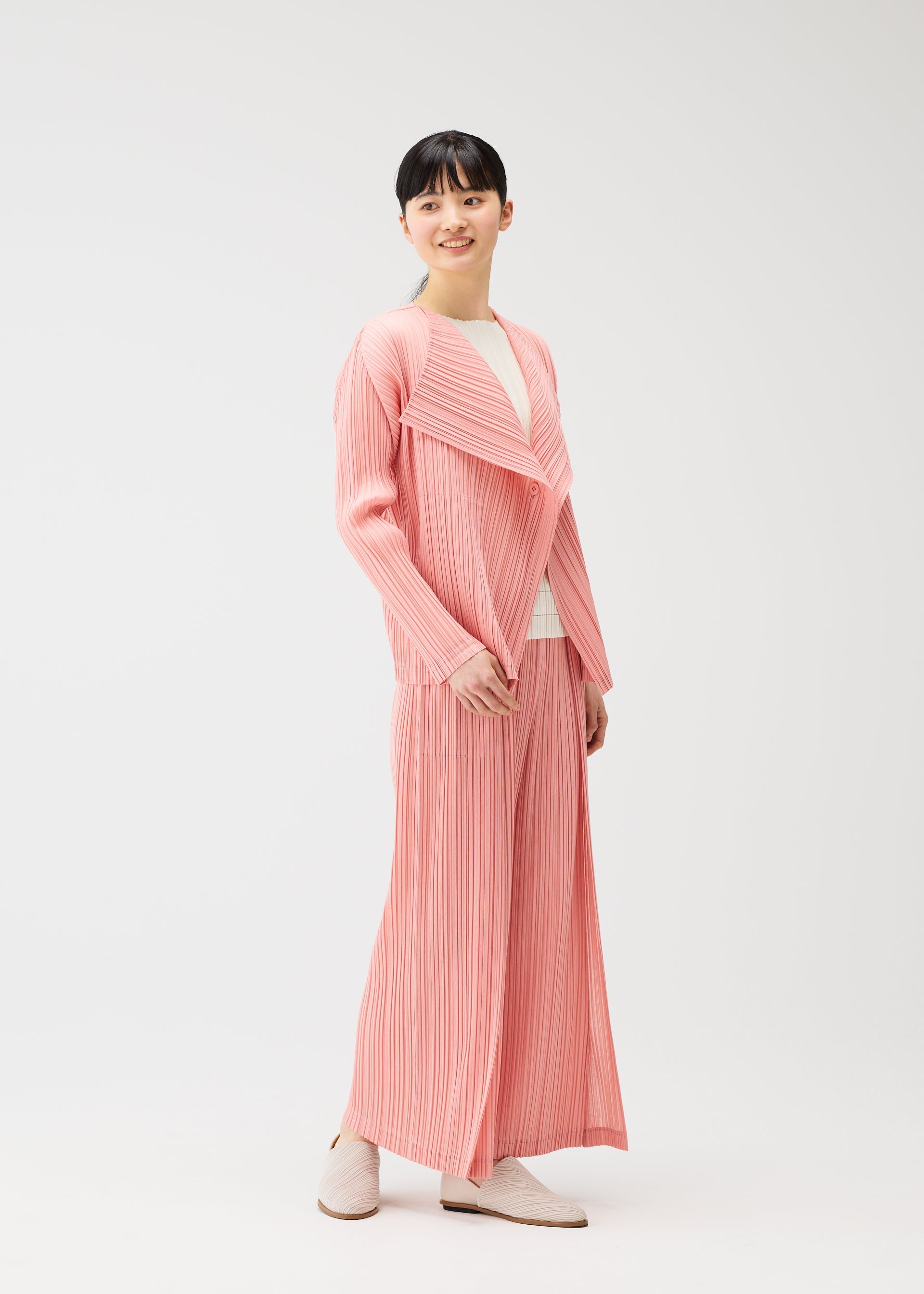 A model wears the Pleats Please Issey Miyake RAMIE PLEATS prêt à porter.