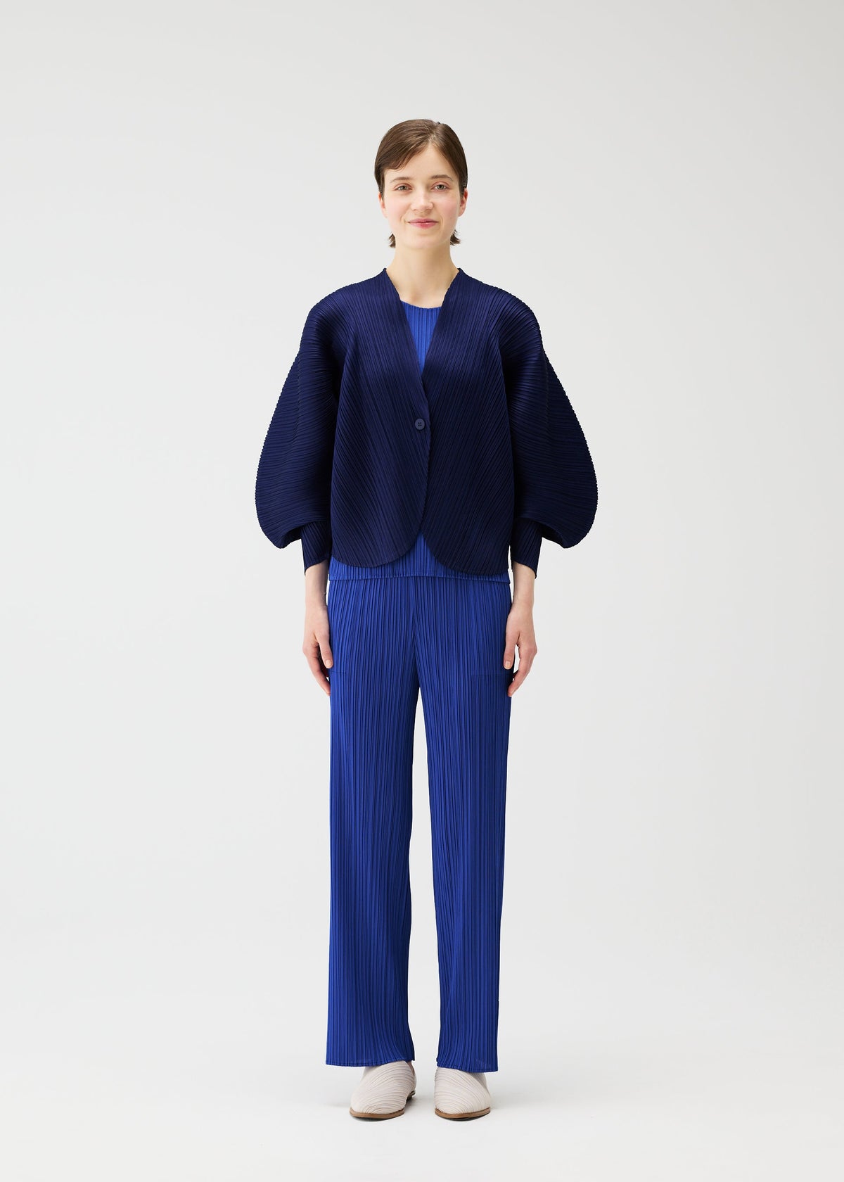 A model wears the PLEATS PLEASE ISSEY MIYAKE COAST pp66jo46243os.