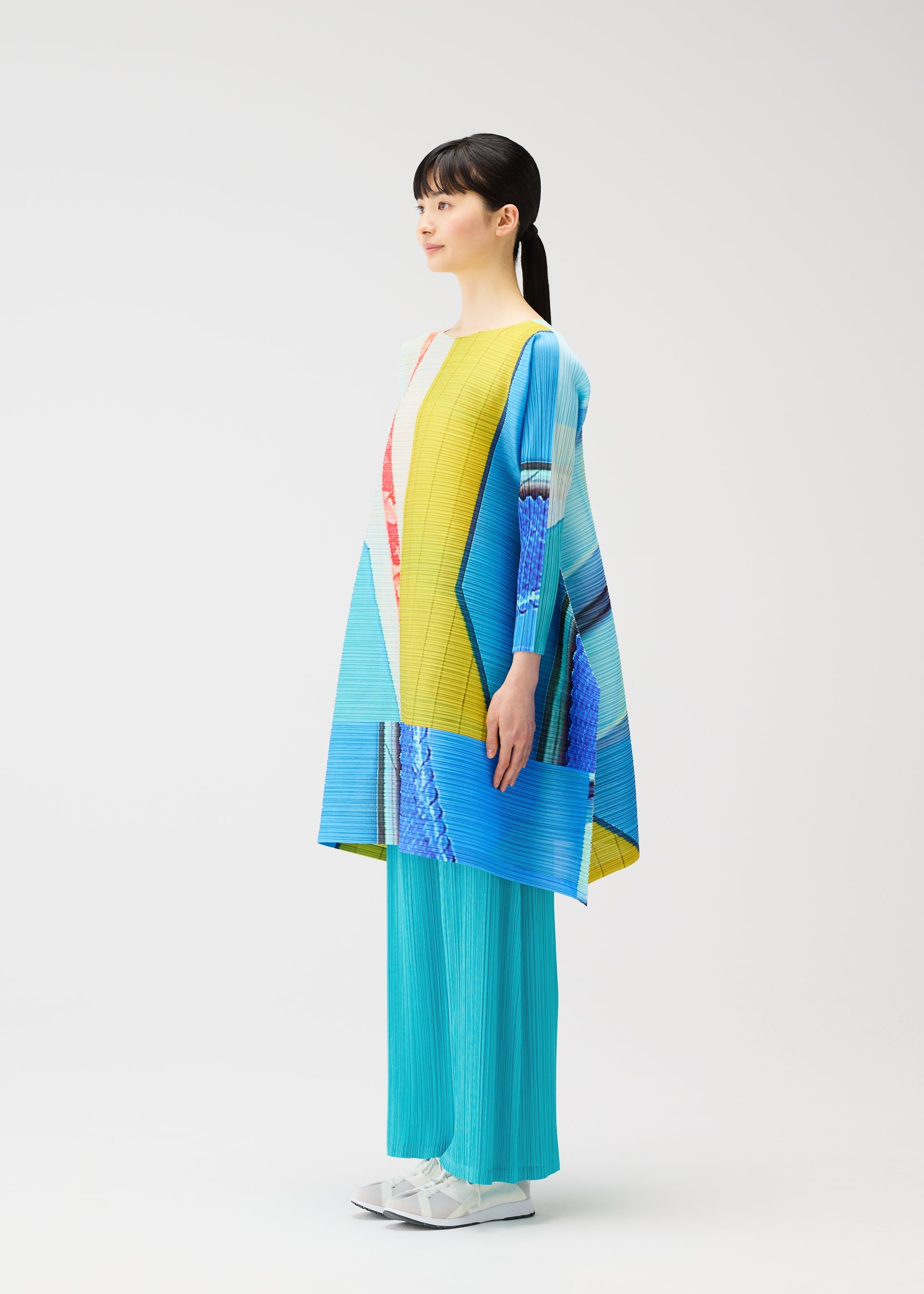 ISSEY MIYAKE カラフル シルク ジャケット CITY COLLAGE Tunic Red x Green – ISSEY MIYAKE EU