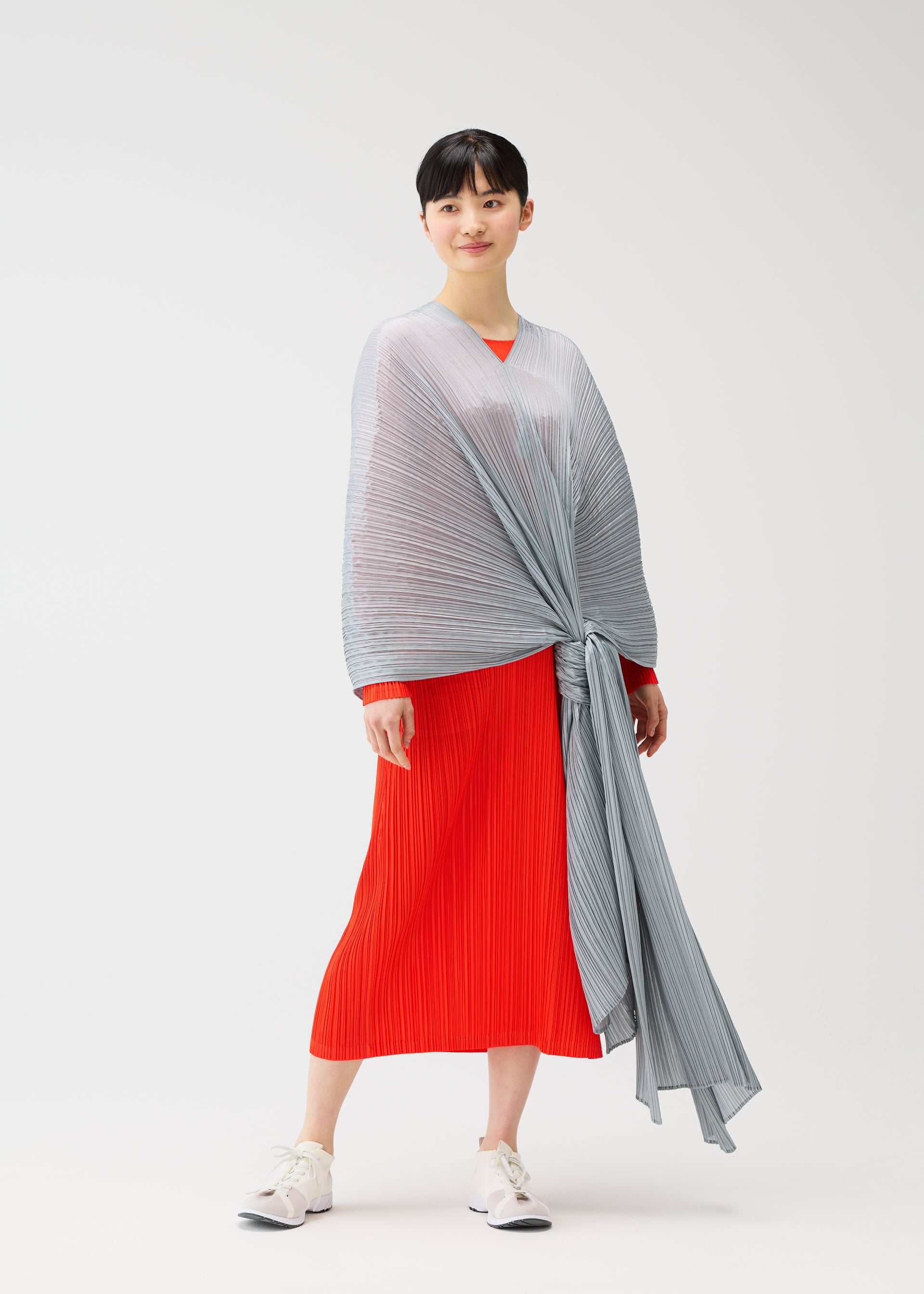 MADAME-T FEBRUARY Stole Red – ISSEY MIYAKE EU
