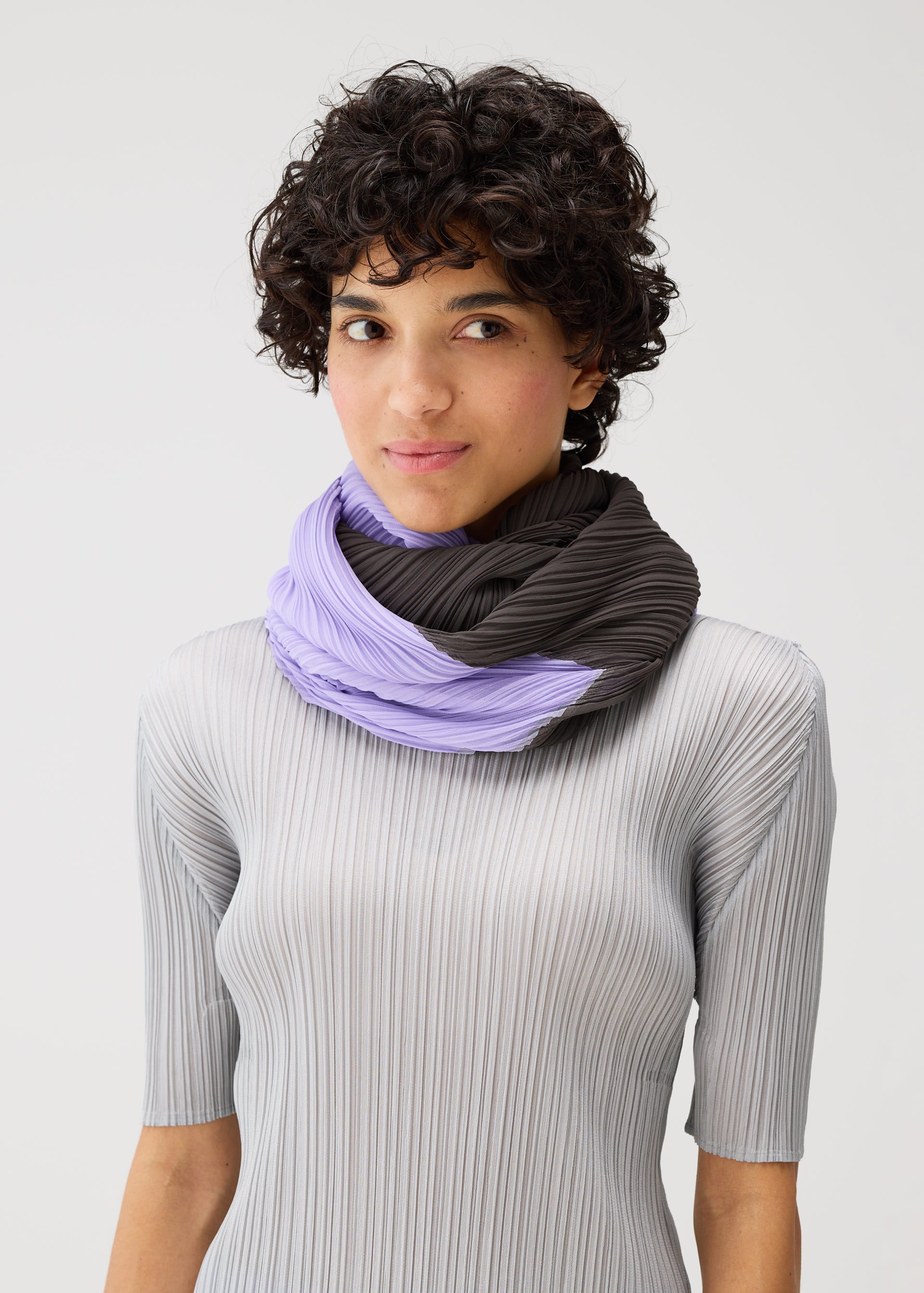 小物 issey miyake sheer silk scarf SHEER SCARF PLEATS Top Greige – ISSEY MIYAKE EU
