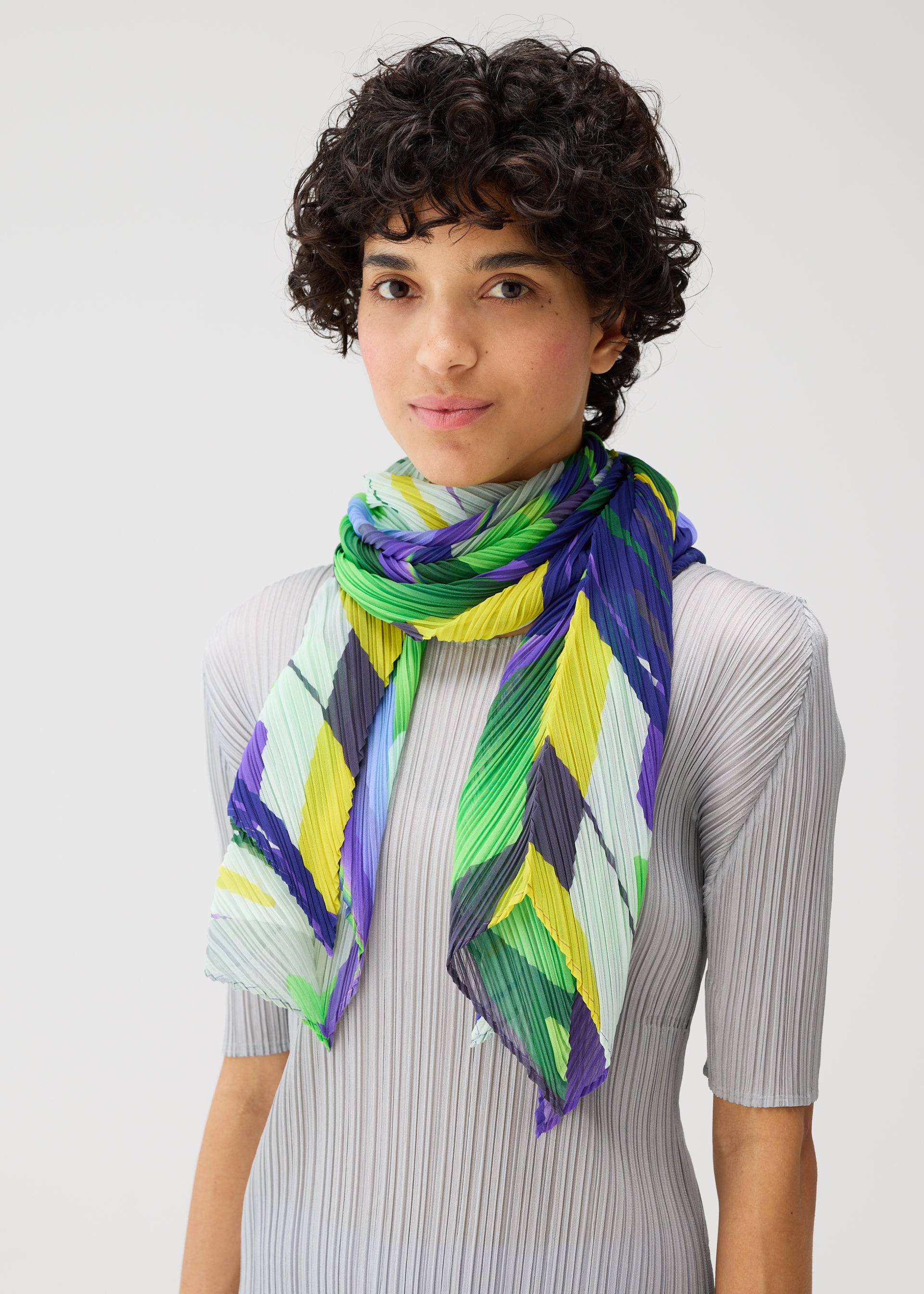 PLAYGROUND SCARF Stole Purple – ISSEY MIYAKE EU