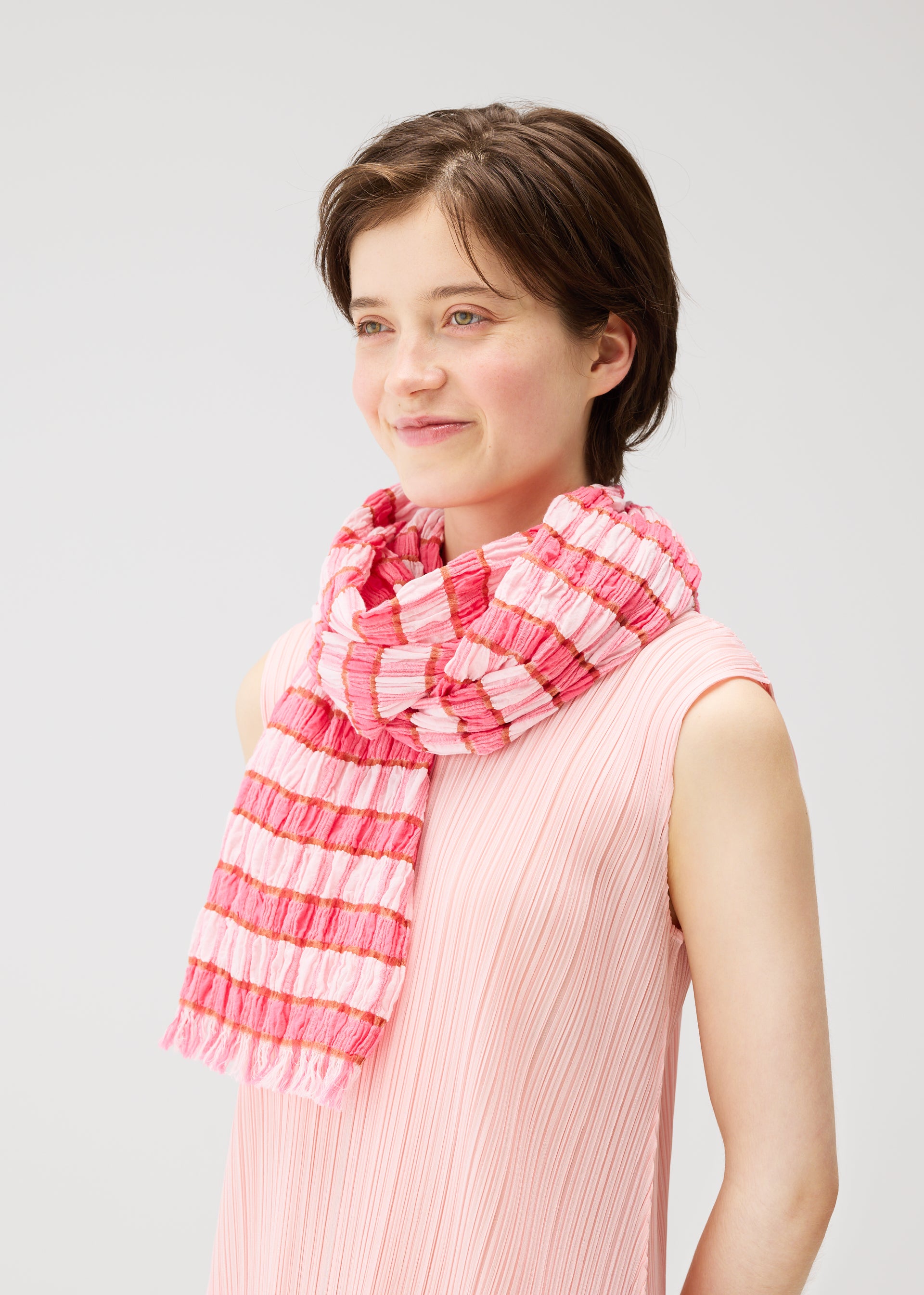ISSEY MIYAKE チェック柄メッシュストール COTTON CHECK SCARF Stole Grass Green – ISSEY MIYAKE EU