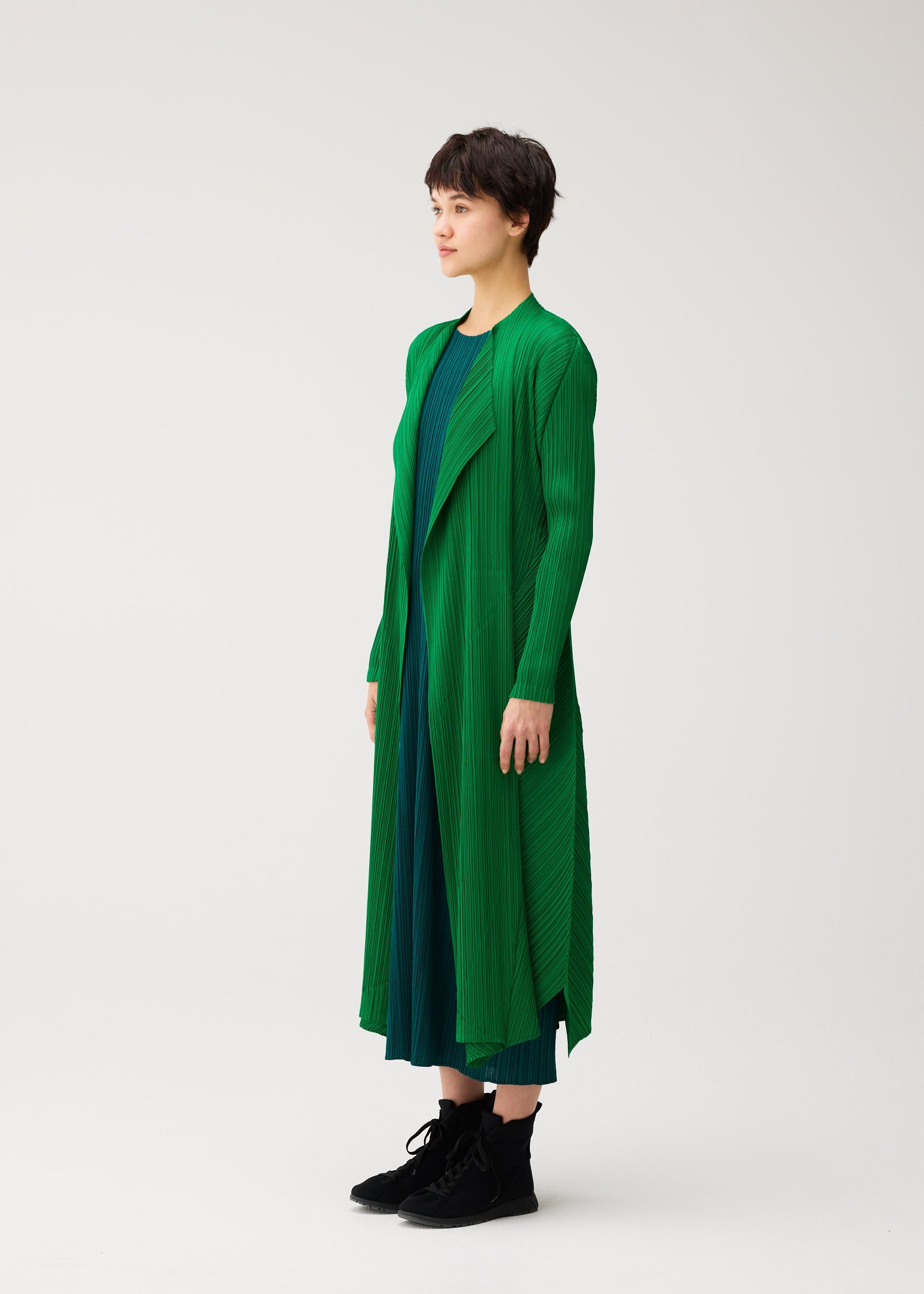 MONTHLY COLORS : OCTOBER Coat Dark Green – ISSEY MIYAKE EU