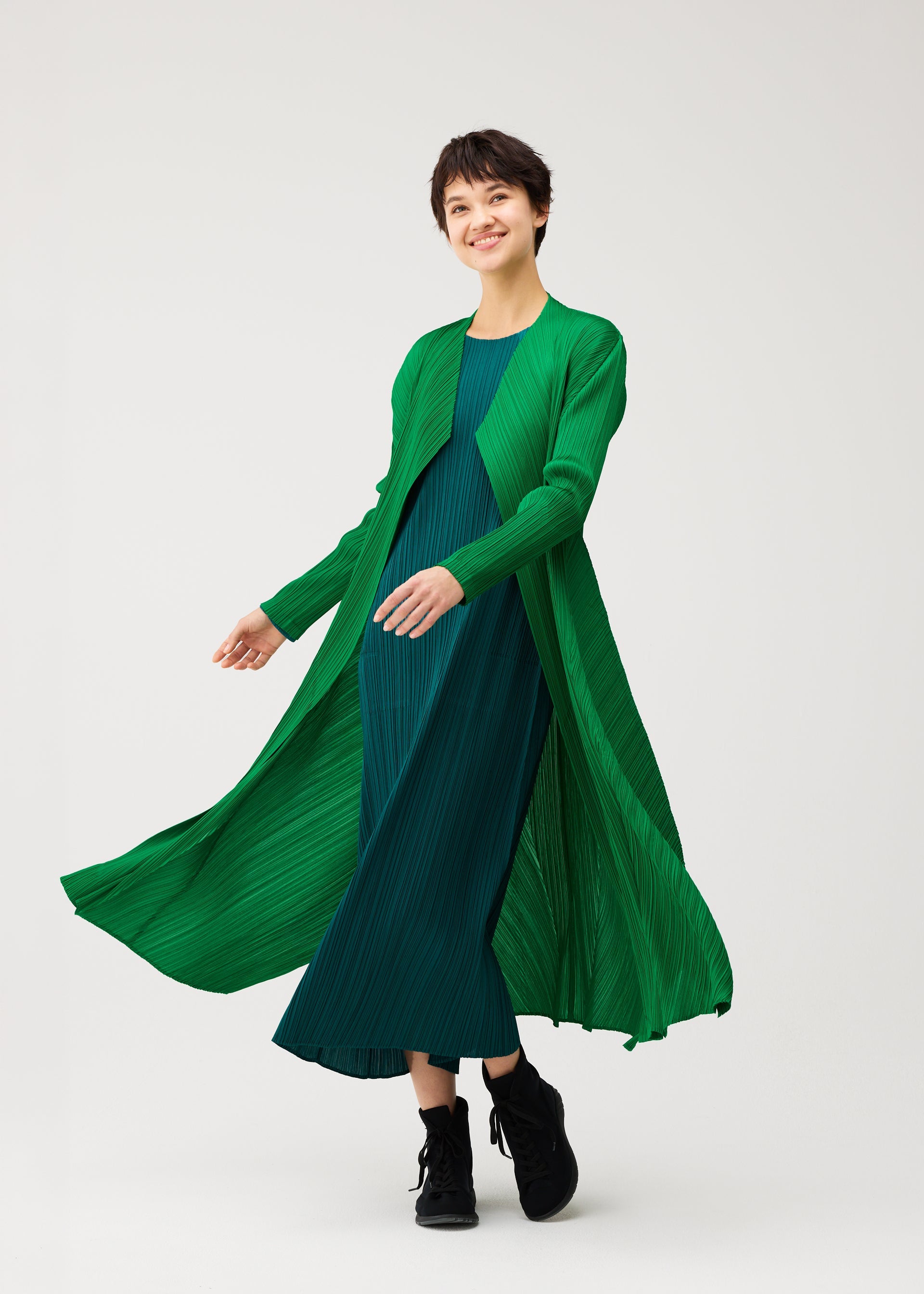 MONTHLY COLORS : OCTOBER Coat Green – ISSEY MIYAKE EU