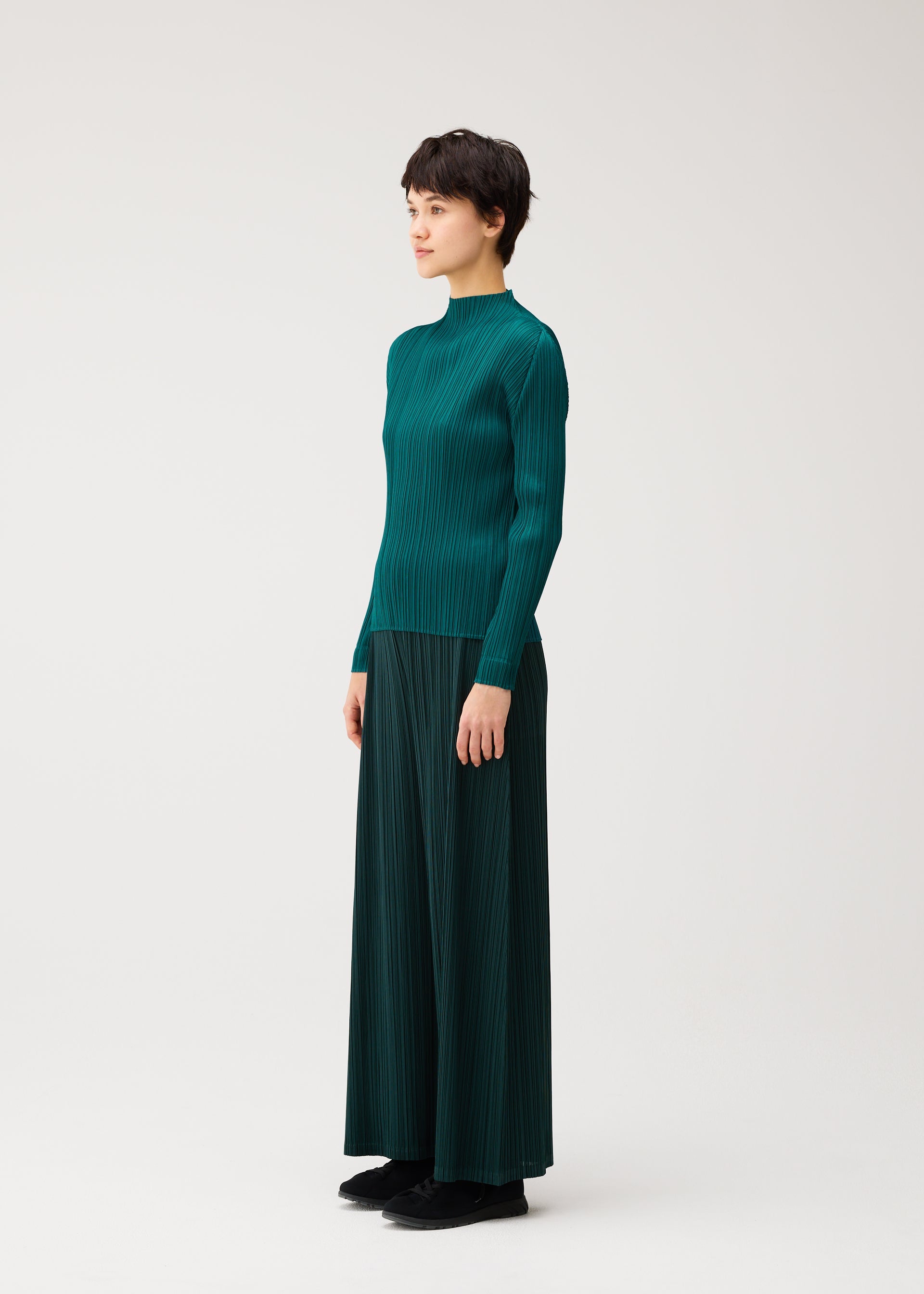 MONTHLY COLORS : OCTOBER Trousers Dark Green – ISSEY MIYAKE EU