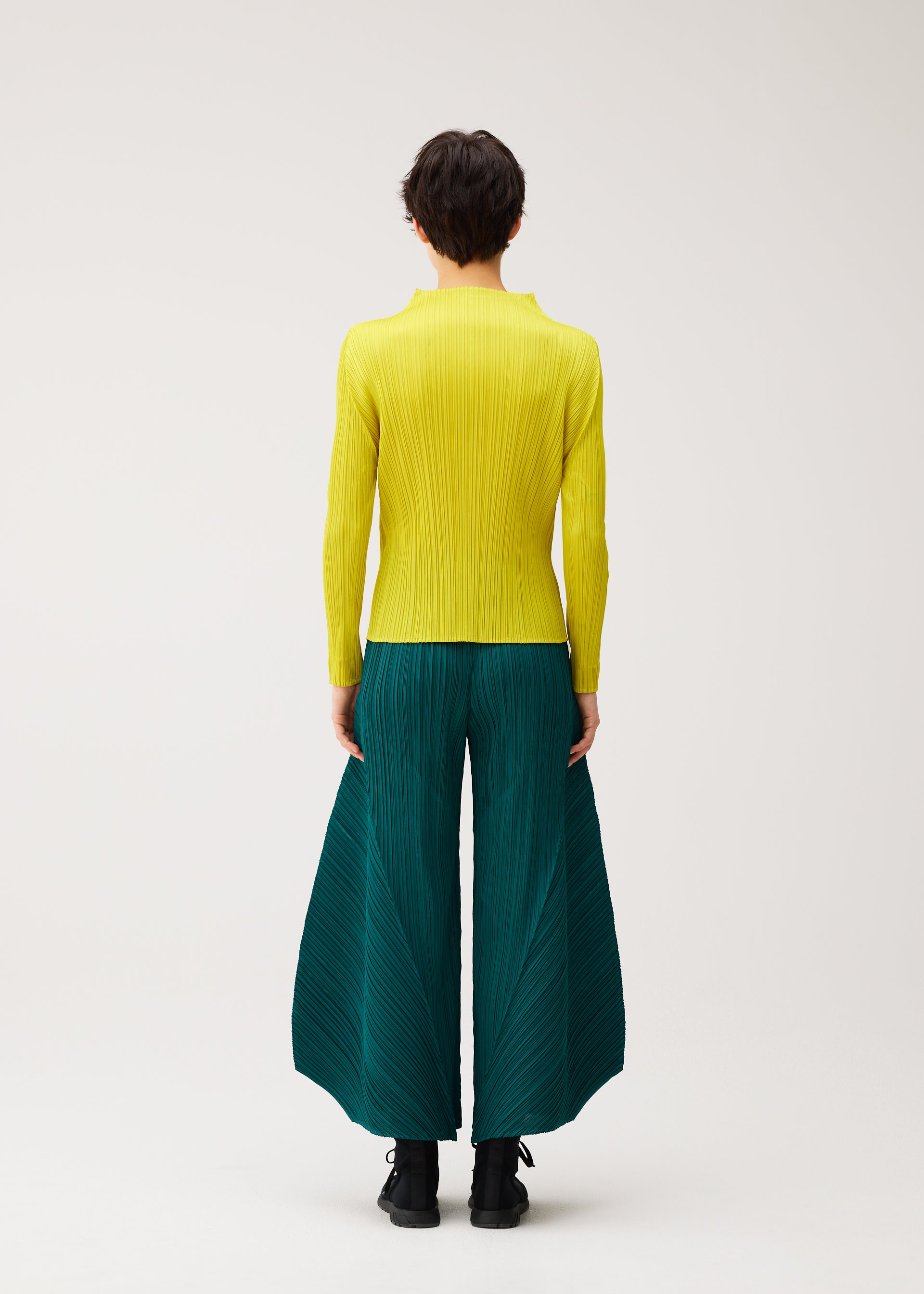 MONTHLY COLORS : OCTOBER Trousers Blue Green – ISSEY MIYAKE EU