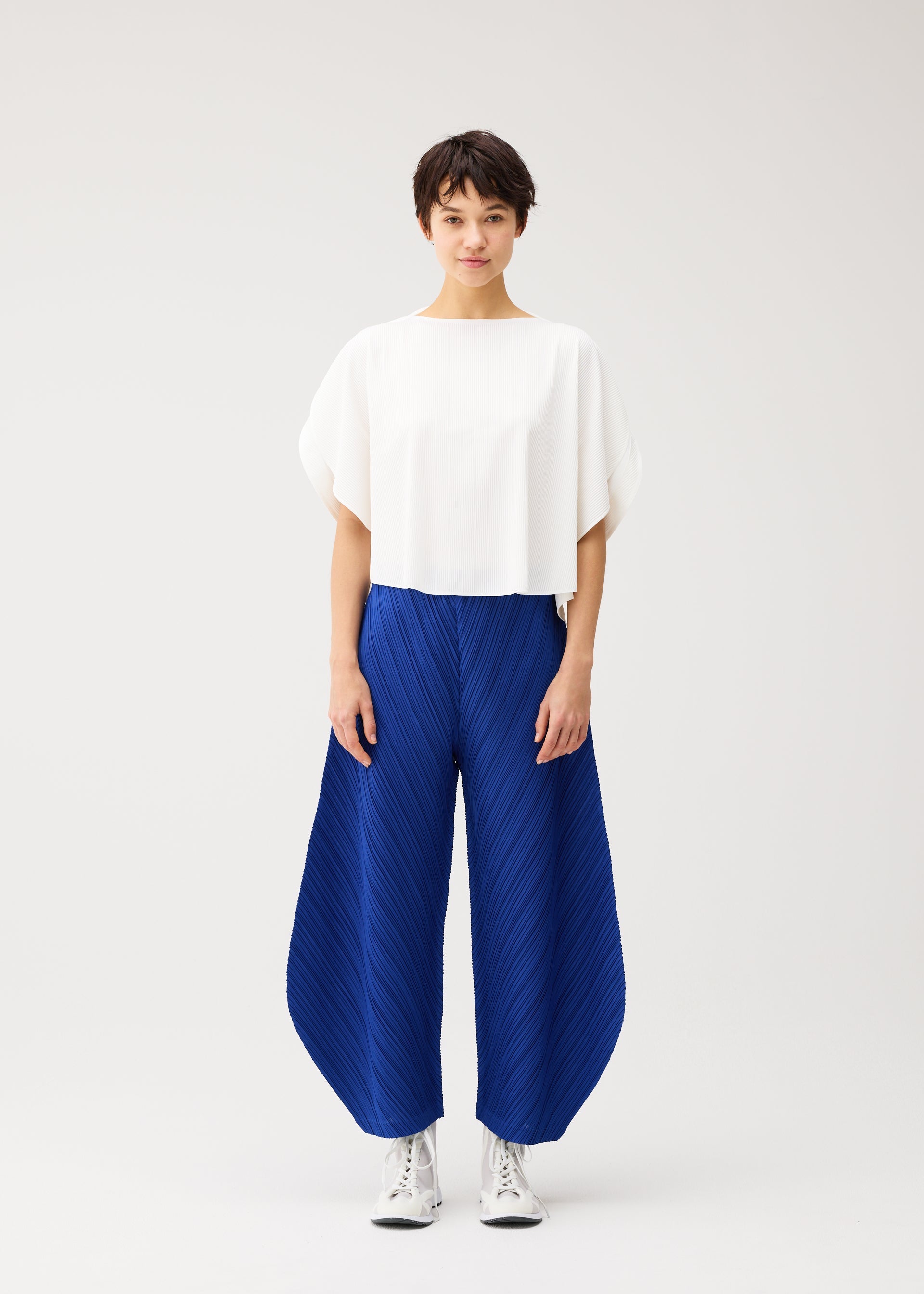 THICKER BOTTOMS 1 Trousers Fresh Green – ISSEY MIYAKE EU