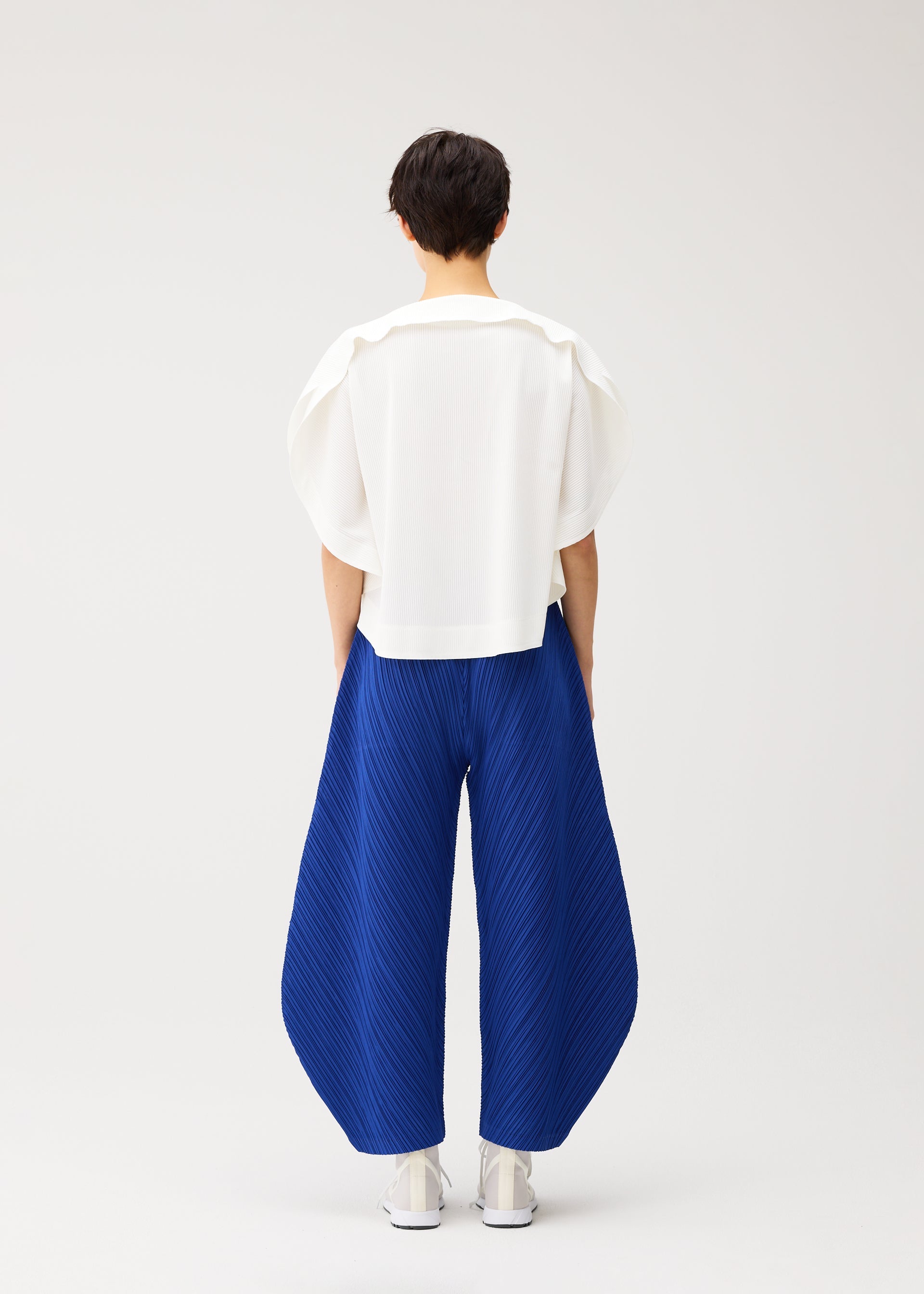 THICKER BOTTOMS 1 Trousers Fresh Green – ISSEY MIYAKE EU