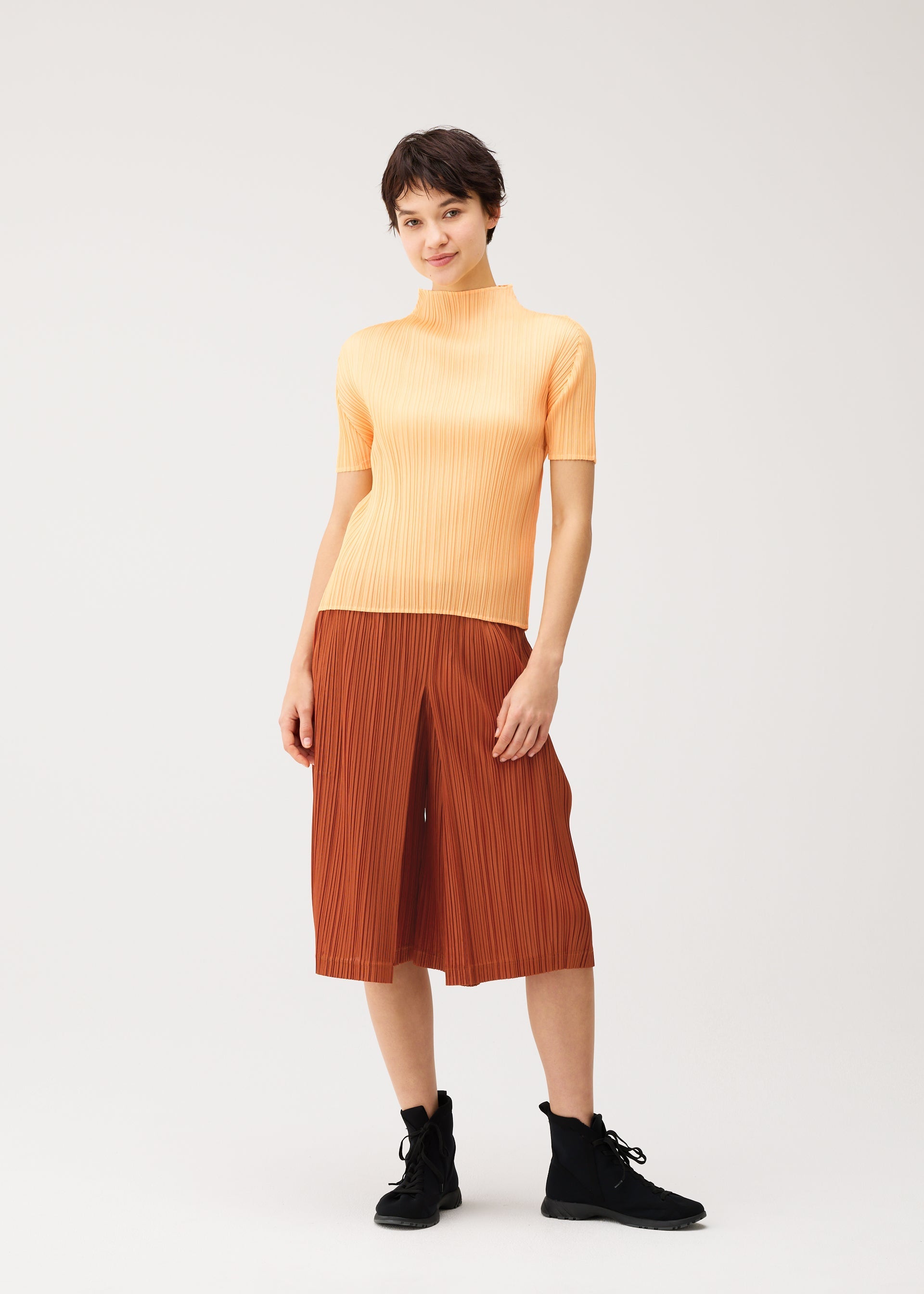 THICKER BOTTOMS 2 Trousers Charcoal – ISSEY MIYAKE EU