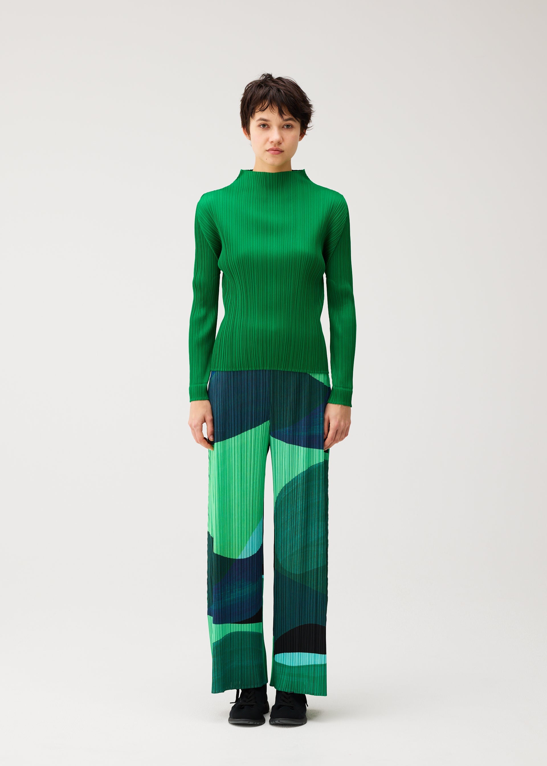 ORBIT Trousers Green – ISSEY MIYAKE EU