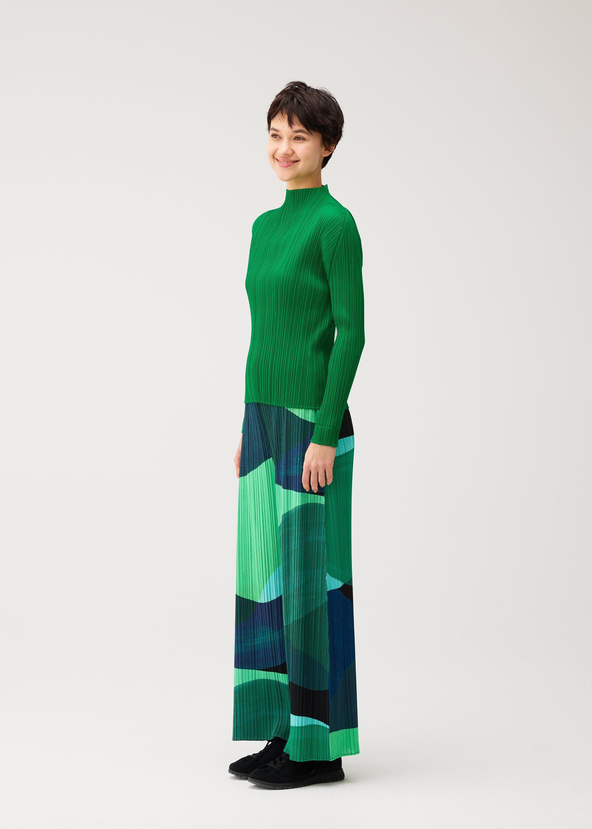 ORBIT Trousers Green – ISSEY MIYAKE EU