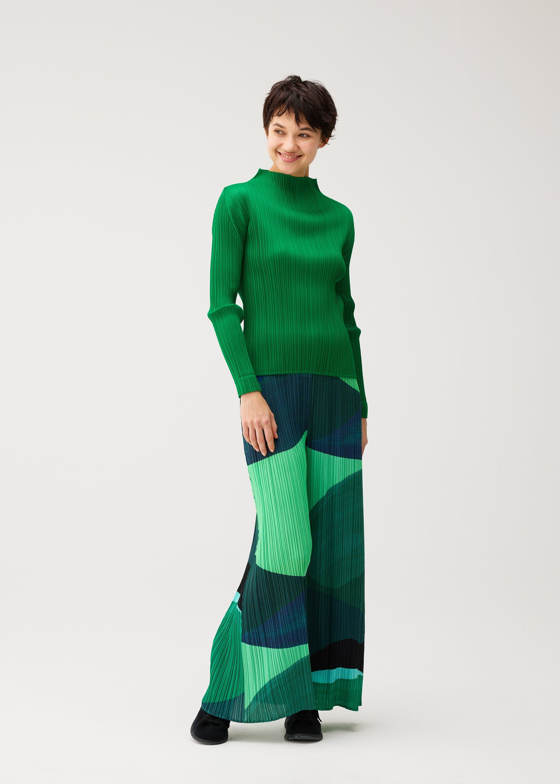 ORBIT Trousers Green – ISSEY MIYAKE EU