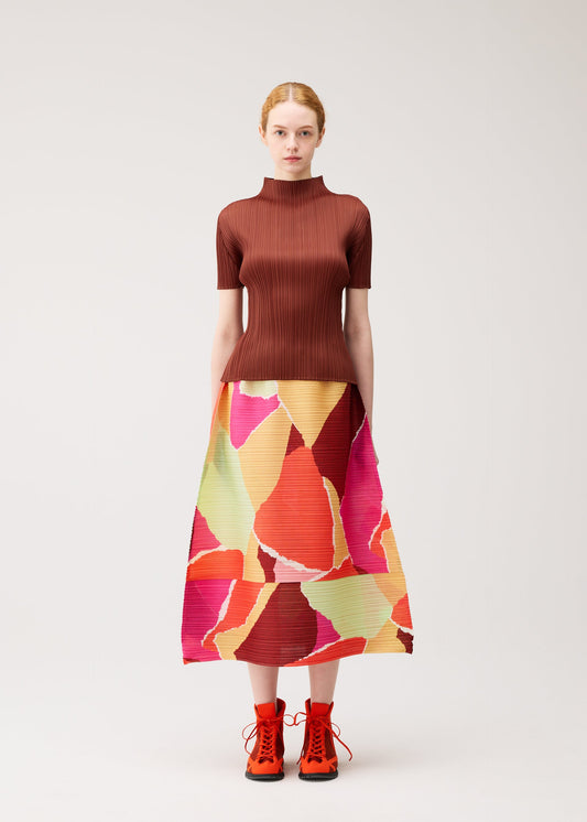 A model wears the PLEATS PLEASE ISSEY MIYAKE SURPRISE! skirt.