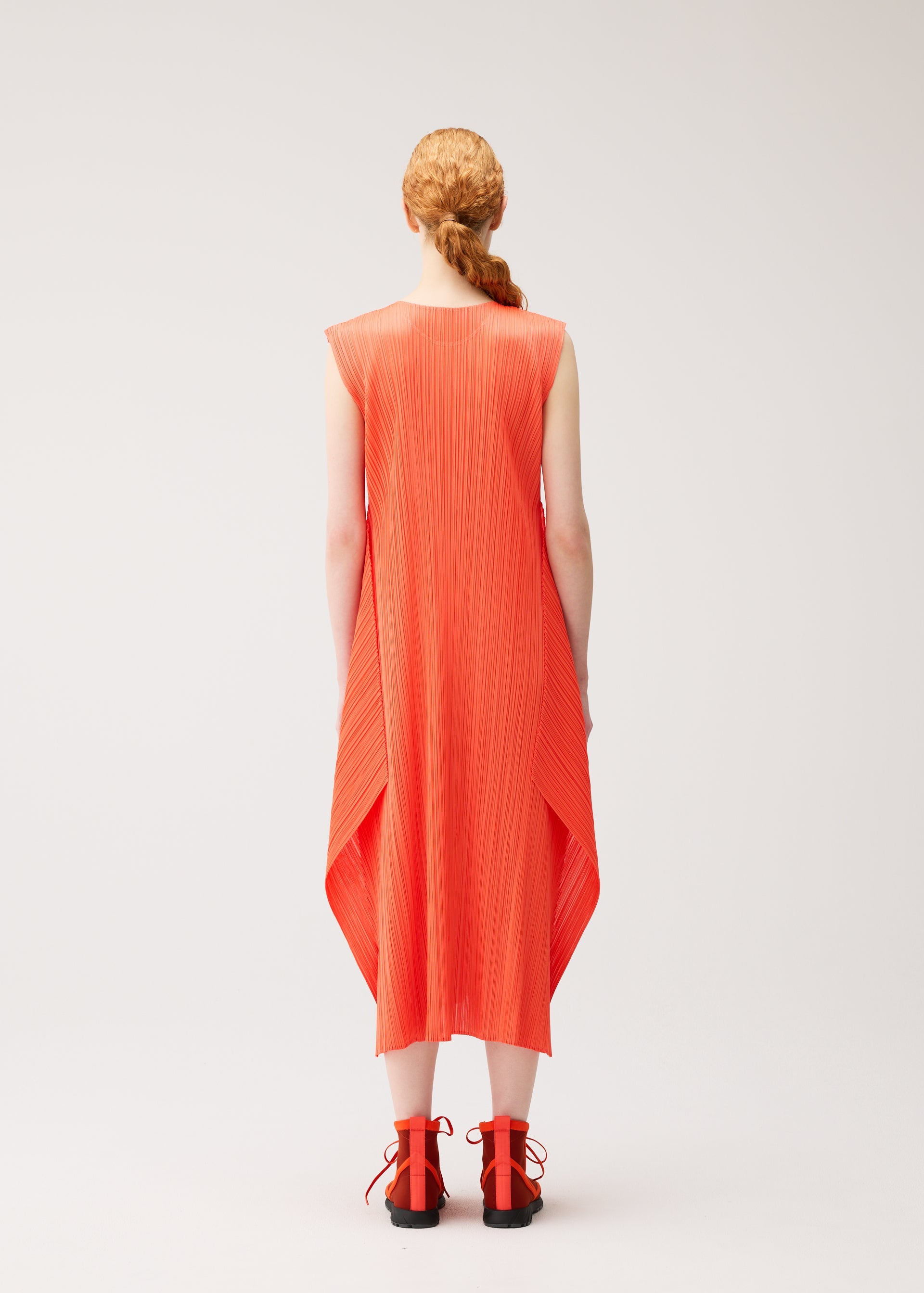 MONTHLY COLORS : SEPTEMBER Dress Red Brown – ISSEY MIYAKE EU