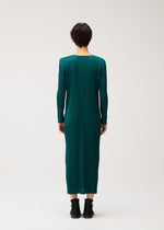 A model wears the PLEATS PLEASE ISSEY MIYAKE MONTHLY COLORS : OCTOBER dress.