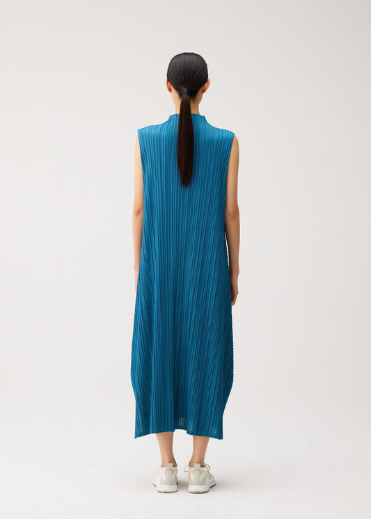 A model wears the PLEATS PLEASE ISSEY MIYAKE MELLOW PLEATS dress.