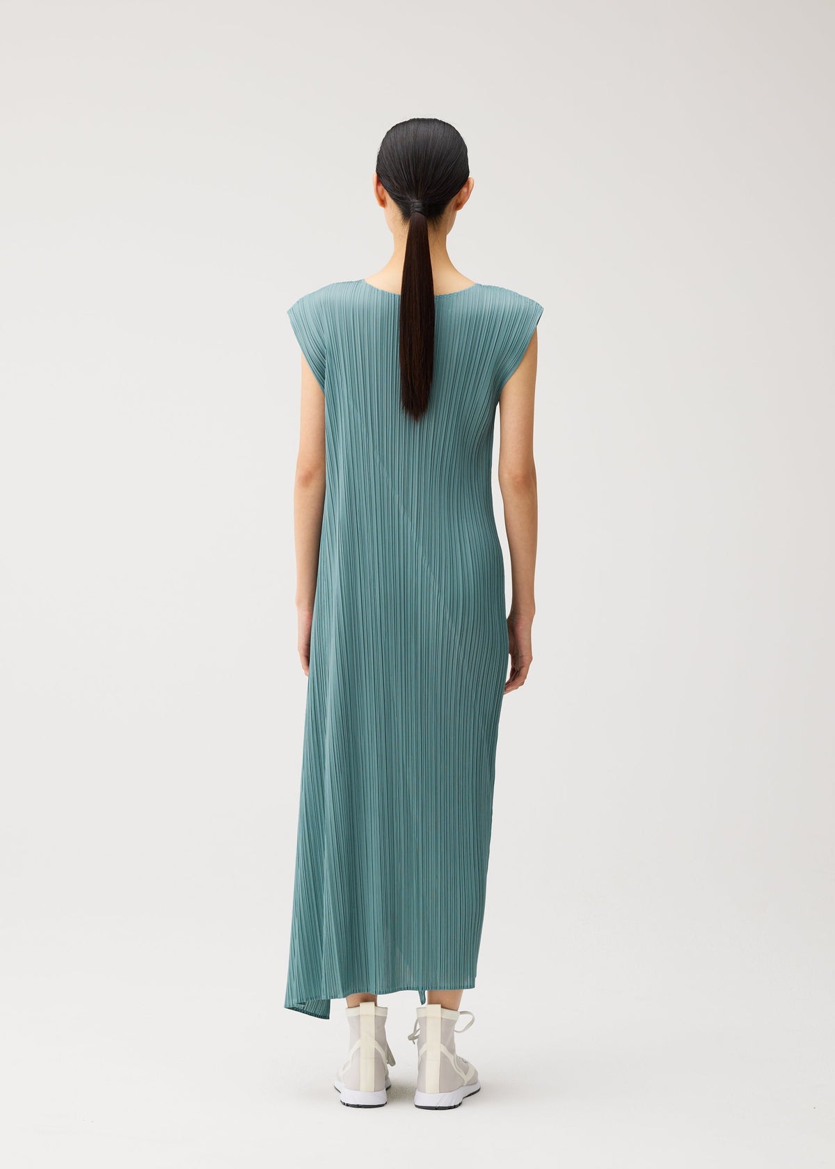 A model wears the PLEATS PLEASE ISSEY MIYAKE FOLD fold-dress-black.