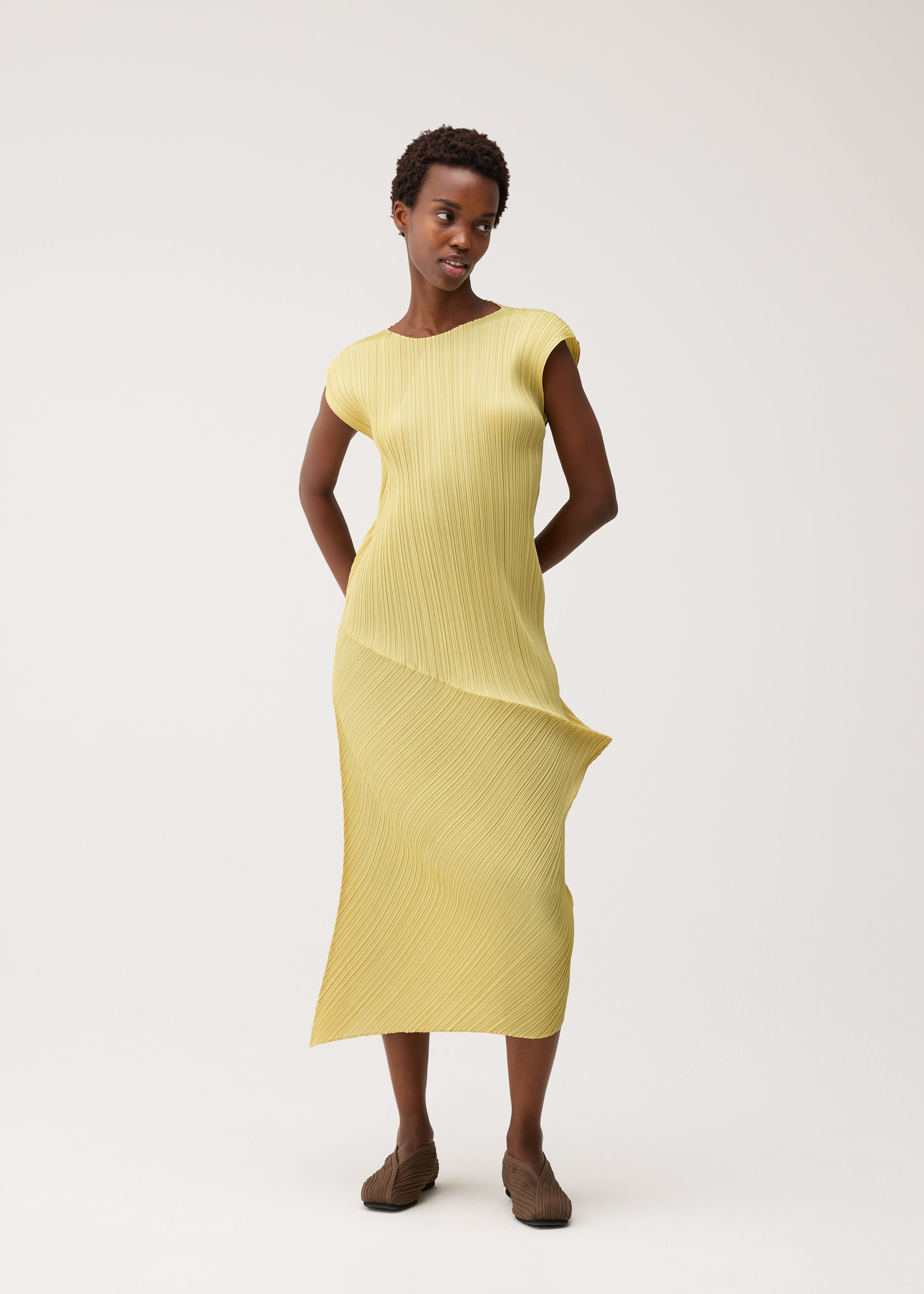 LEAP Dress Pale Yellow – ISSEY MIYAKE EU