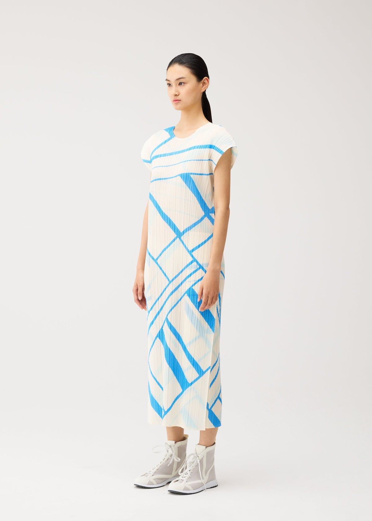 A model wears the PLEATS PLEASE ISSEY MIYAKE FOLD LINE fold-line-dress-charcoal.