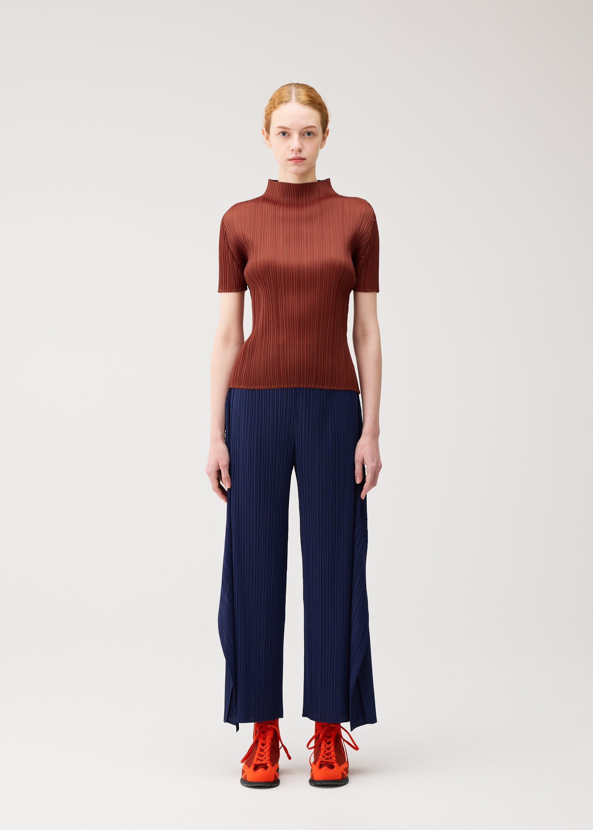 MONTHLY COLORS : SEPTEMBER Shirt Red Brown – ISSEY MIYAKE EU