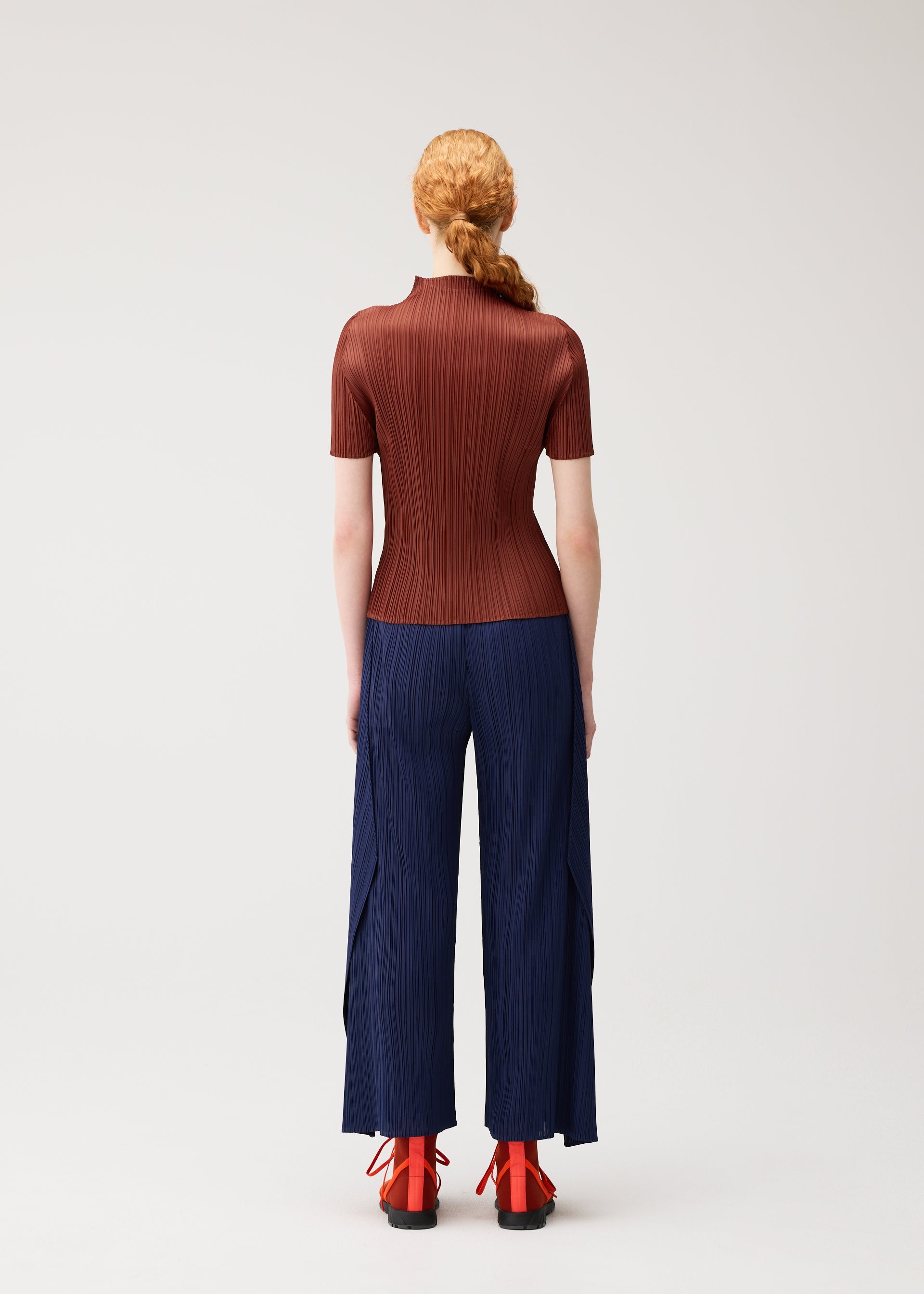 MONTHLY COLORS : SEPTEMBER Shirt Black – ISSEY MIYAKE EU