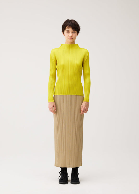 A model wears the PLEATS PLEASE ISSEY MIYAKE MONTHLY COLORS : OCTOBER monthly-colors-october-shirt-green.