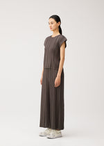 A model wears the PLEATS PLEASE ISSEY MIYAKE MELLOW PLEATS shirt.