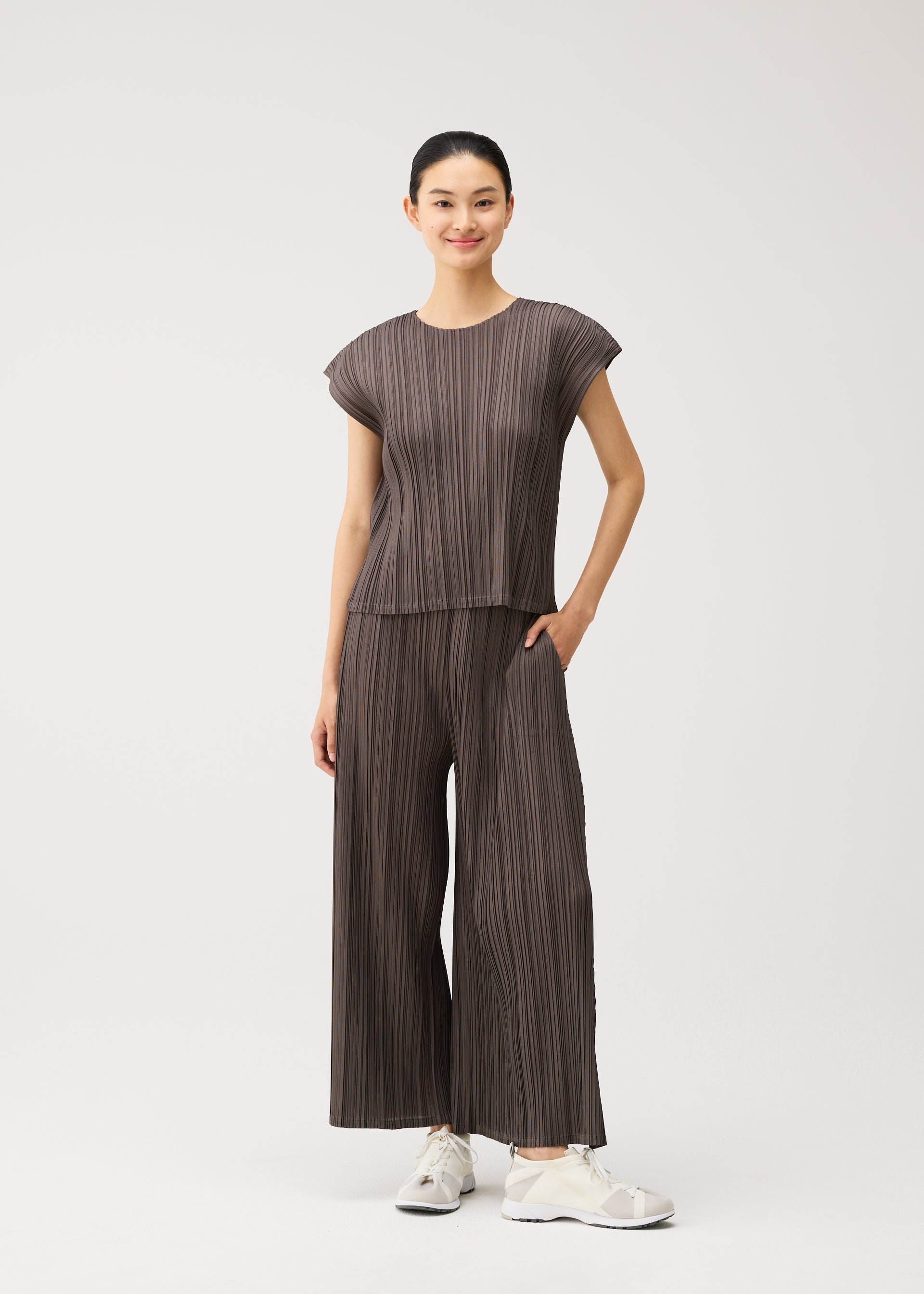 MELLOW PLEATS Shirt Black – ISSEY MIYAKE EU