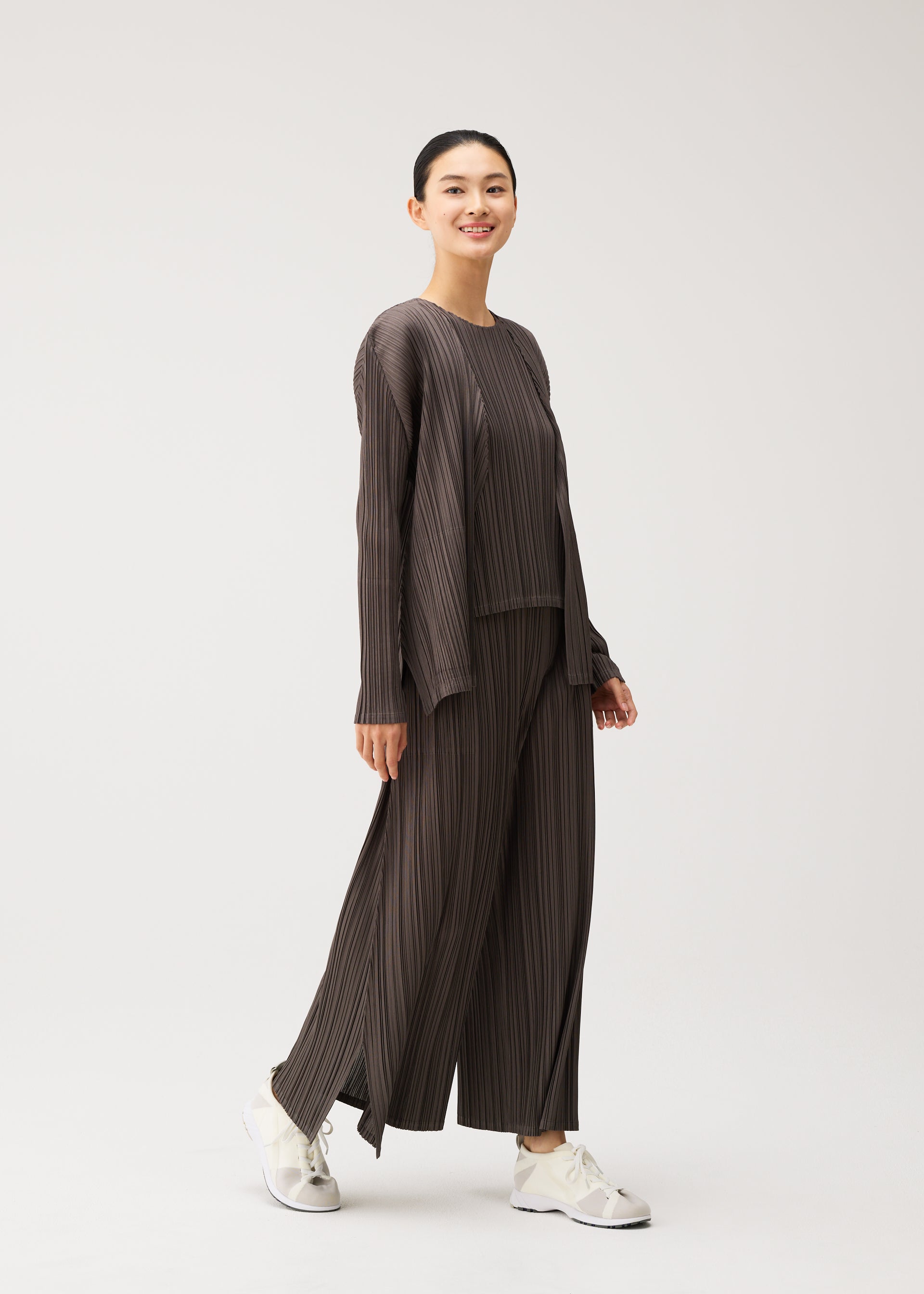 MELLOW PLEATS Cardigan Cerulean Blue – ISSEY MIYAKE EU